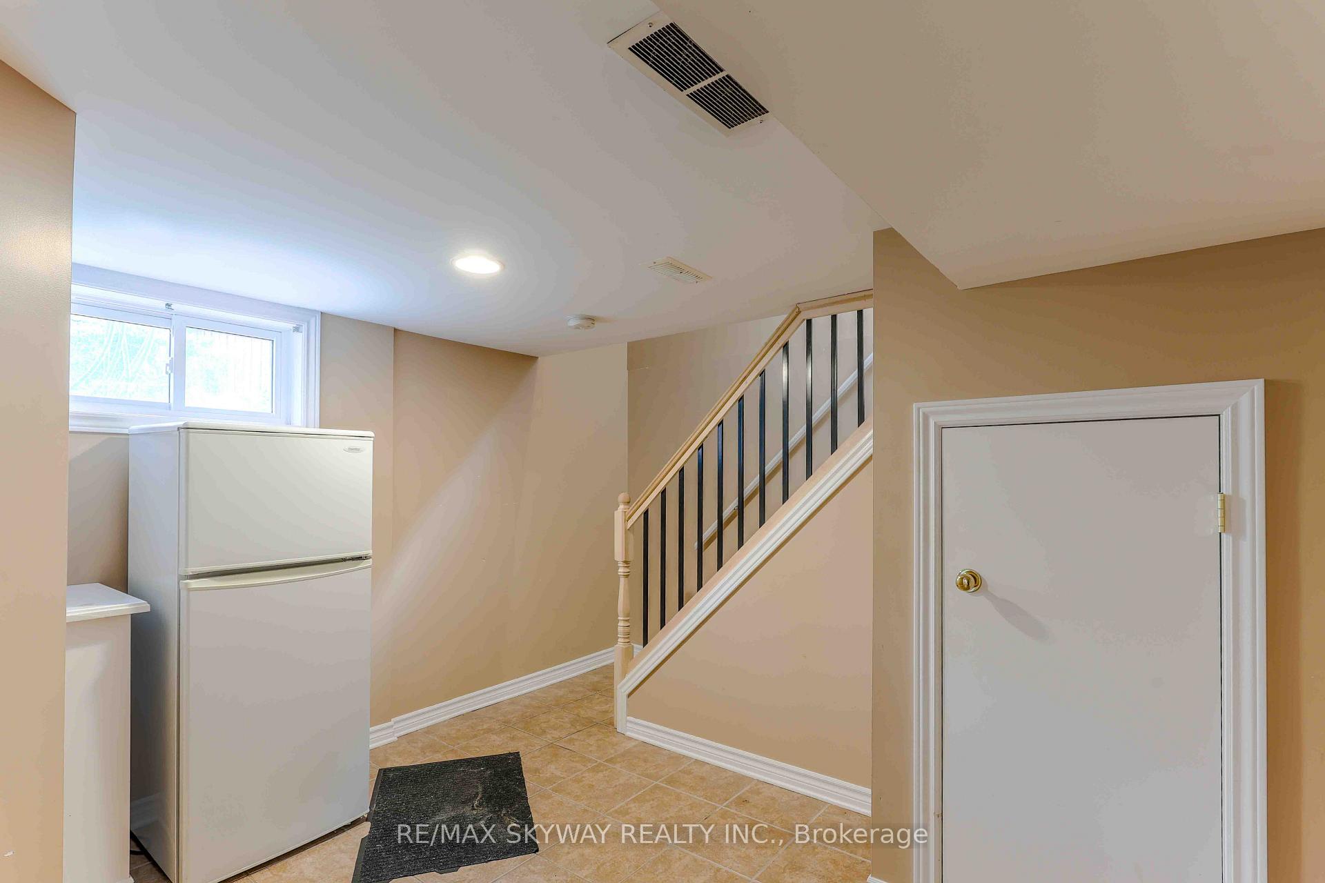 Photo 32 of 724 Brant Street, London, East C — HOMEH