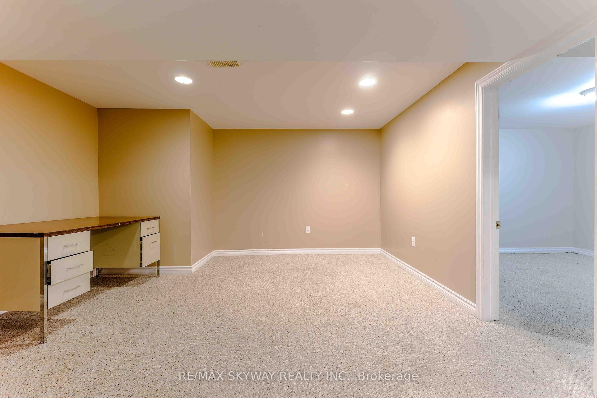 Photo 39 of 724 Brant Street, London, East C — HOMEH