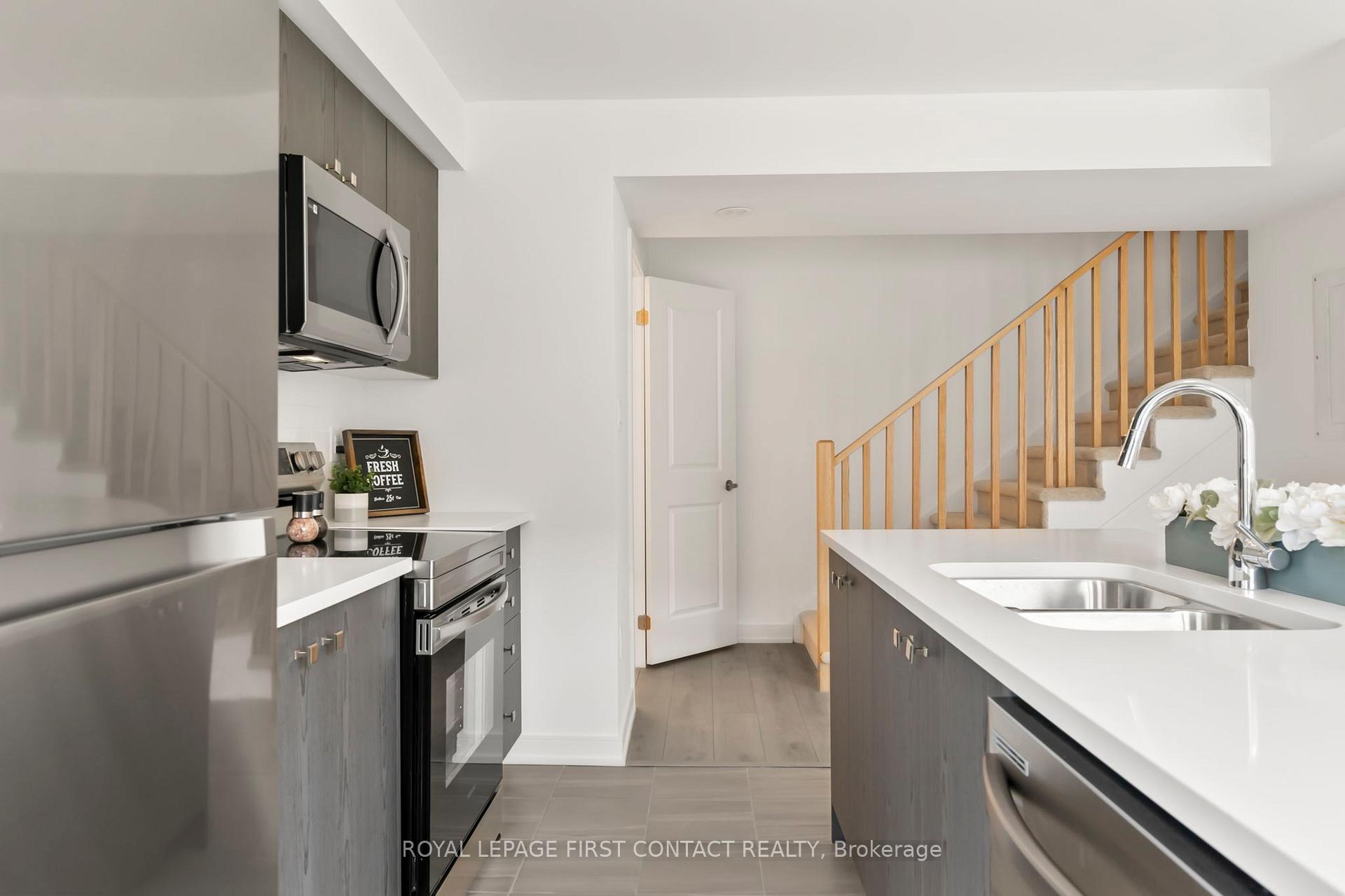 Photo 12 of 66 Appletree Lane, Barrie, Innis-Shore — HOMEH