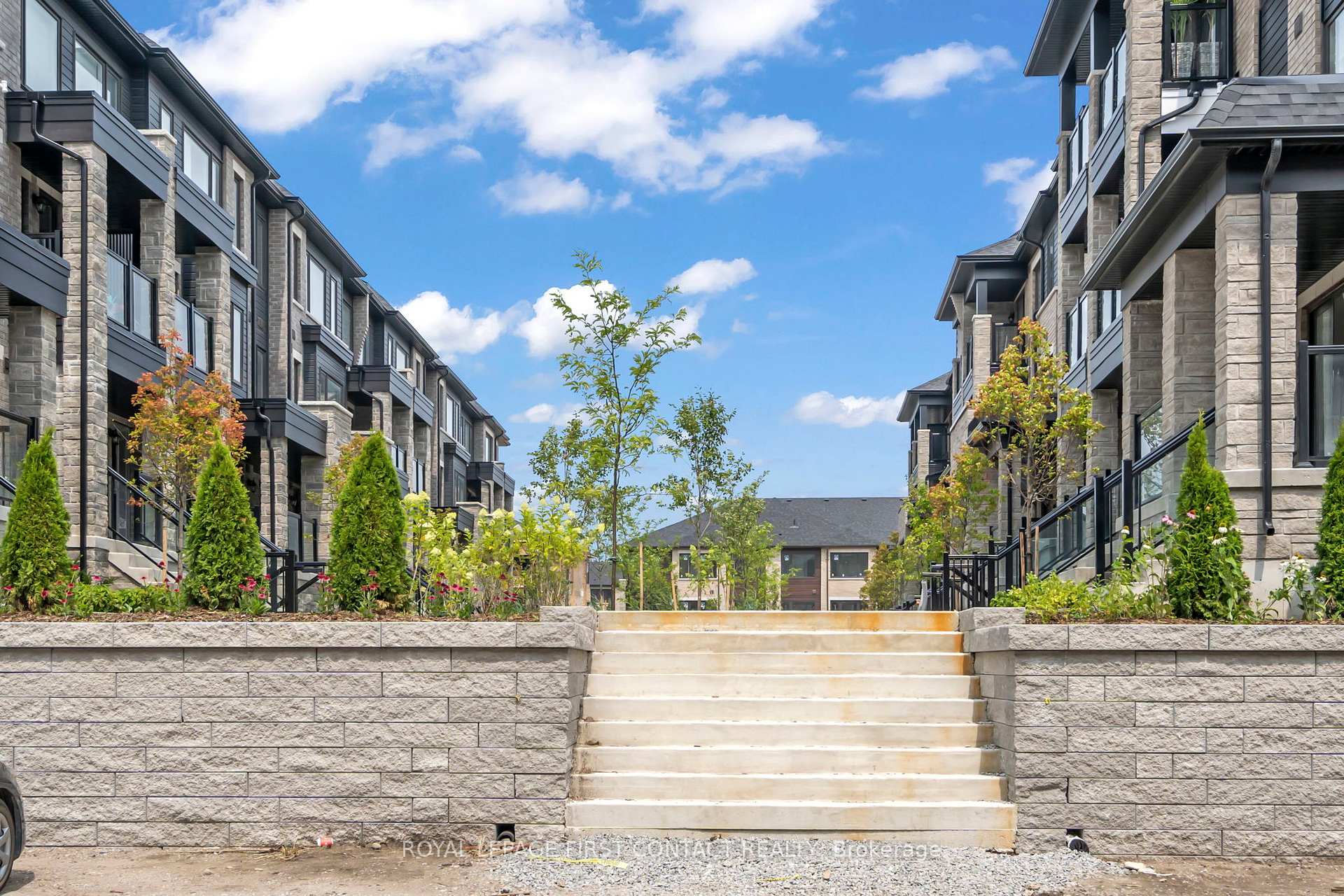Photo 45 of 66 Appletree Lane, Barrie, Innis-Shore — HOMEH