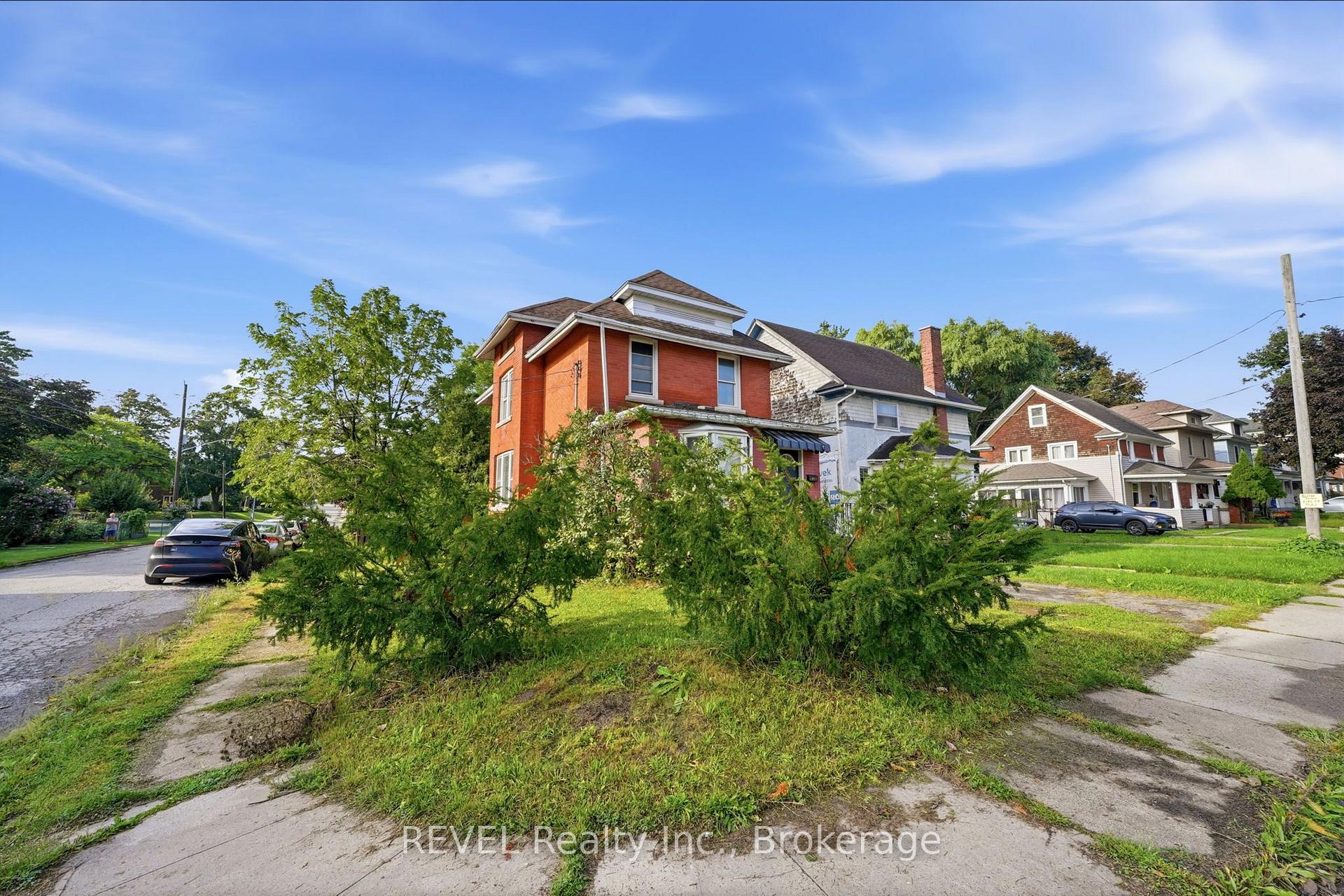 Photo 3 of 4960 Willmott Street, Niagara Falls, Cherrywood — HOMEH