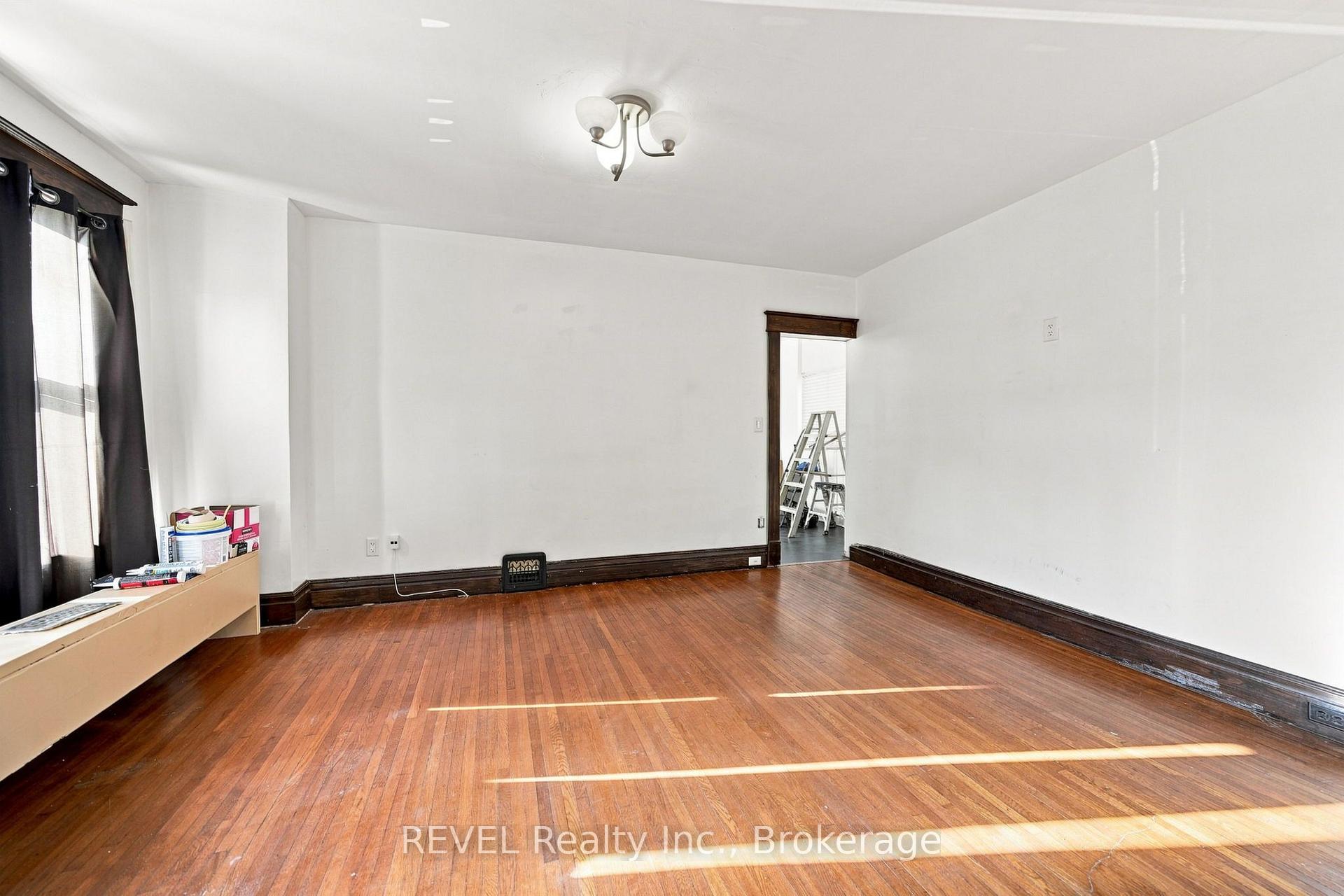 Photo 9 of 4960 Willmott Street, Niagara Falls, Cherrywood — HOMEH