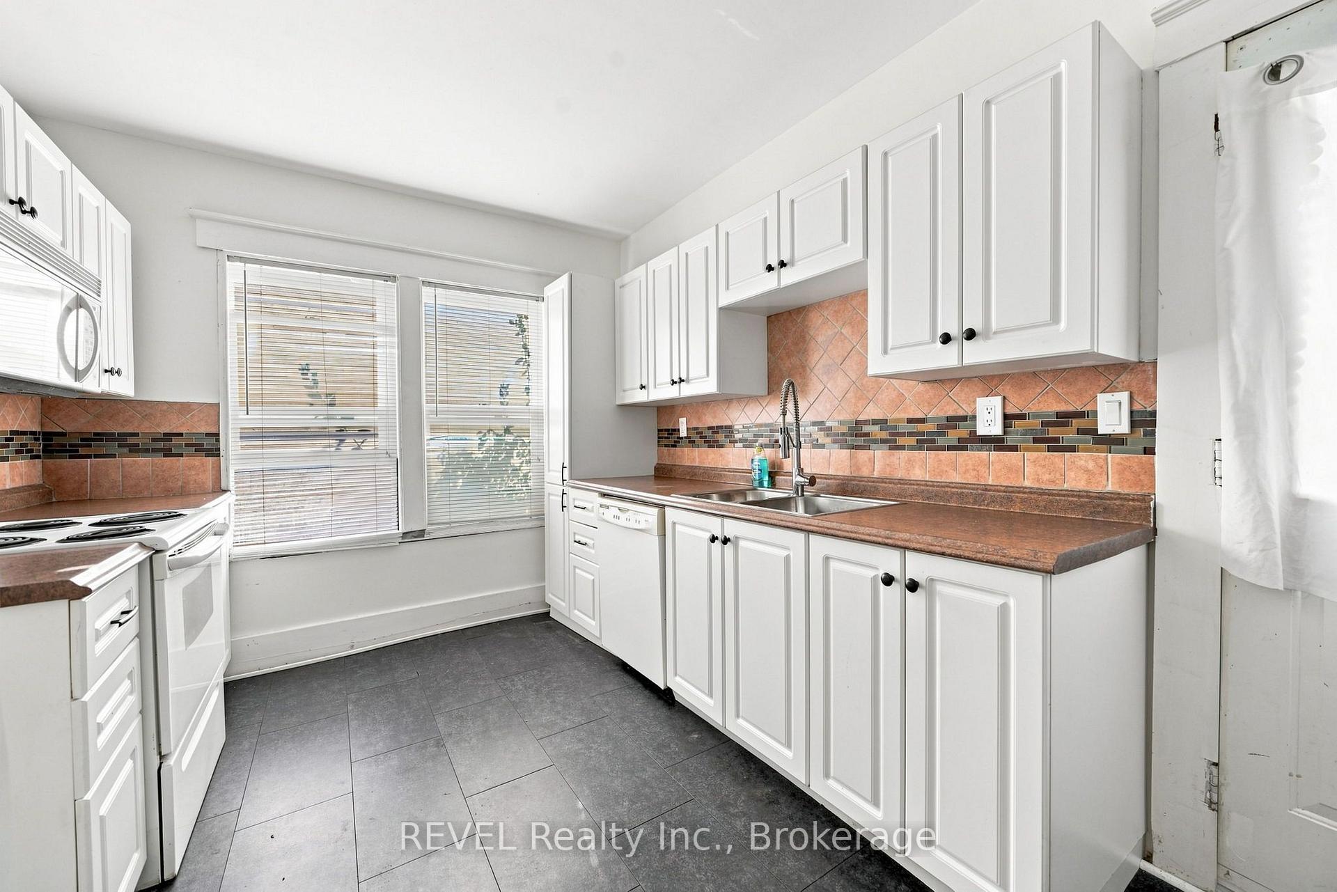 Photo 10 of 4960 Willmott Street, Niagara Falls, Cherrywood — HOMEH
