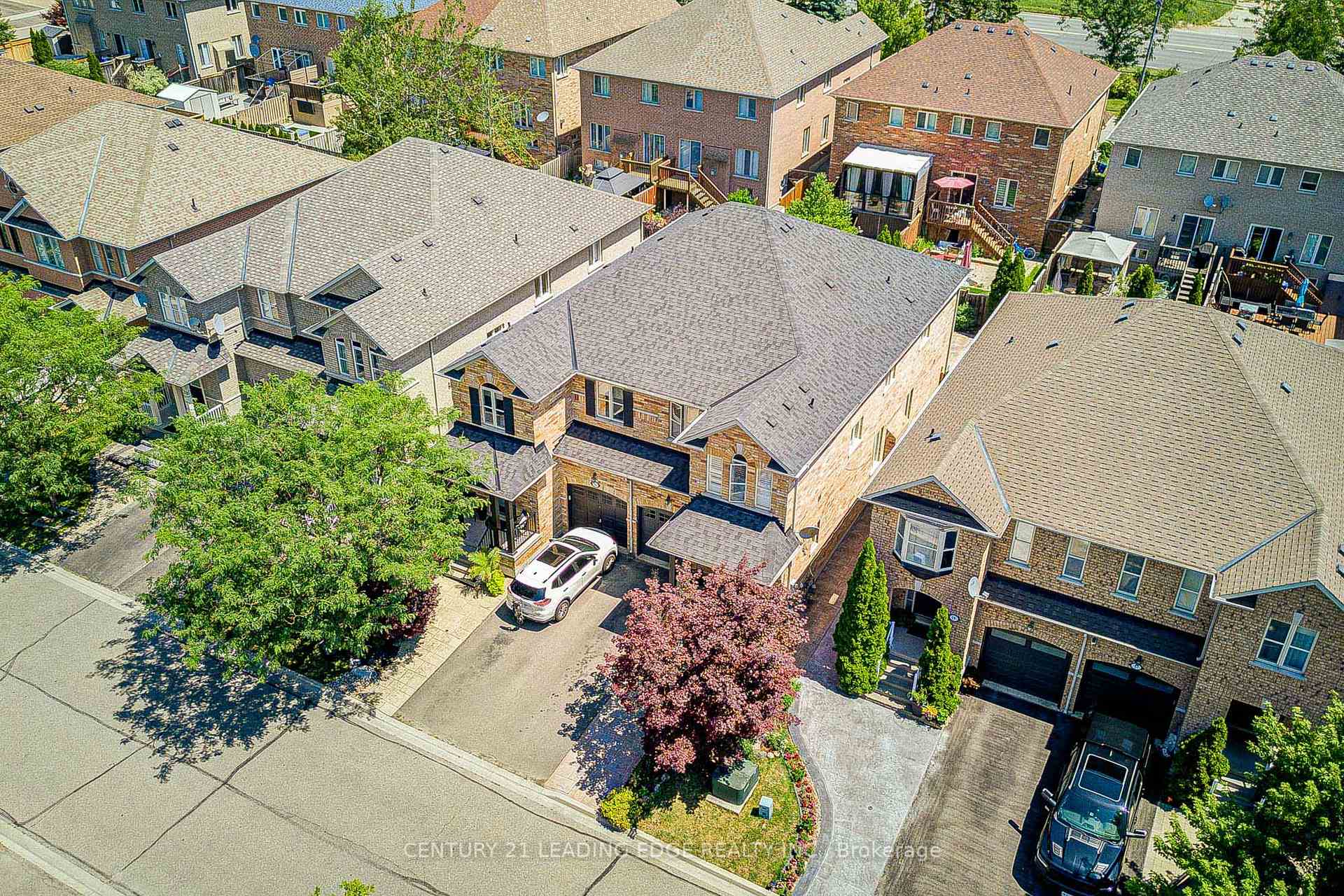 Photo 4 of 21 Treasure Hill Road, Vaughan, Maple — HOMEH