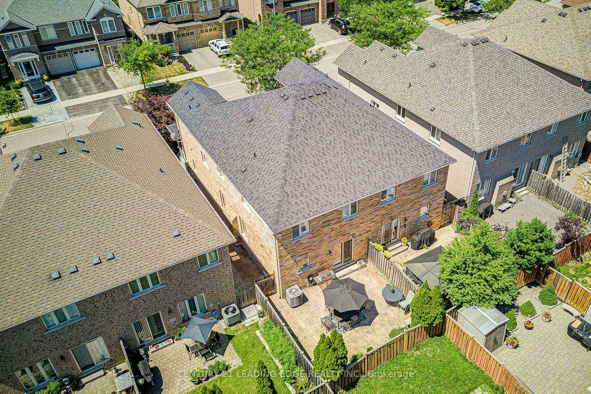 Photo 5 of 21 Treasure Hill Road, Vaughan, Maple — HOMEH