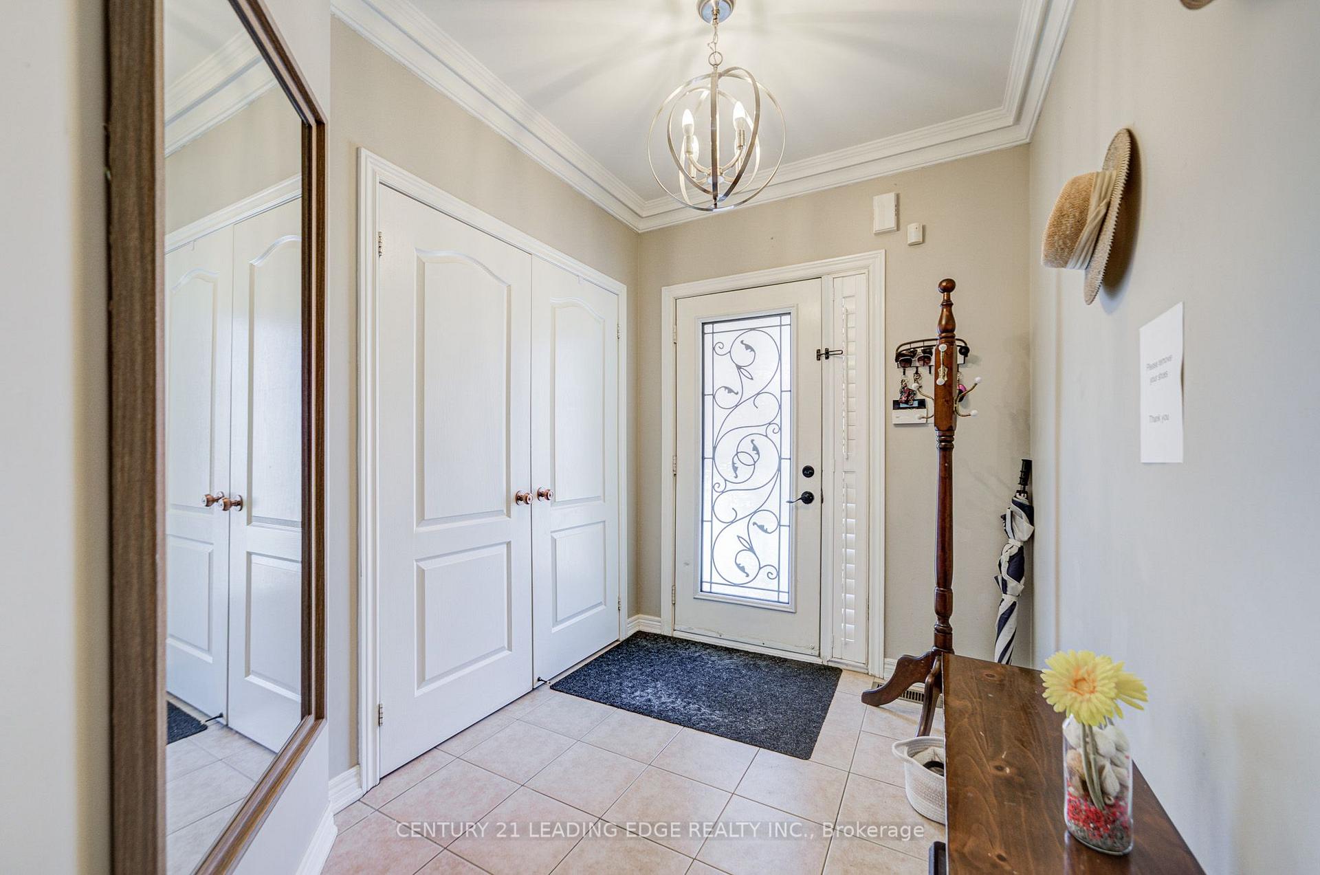 Photo 7 of 21 Treasure Hill Road, Vaughan, Maple — HOMEH