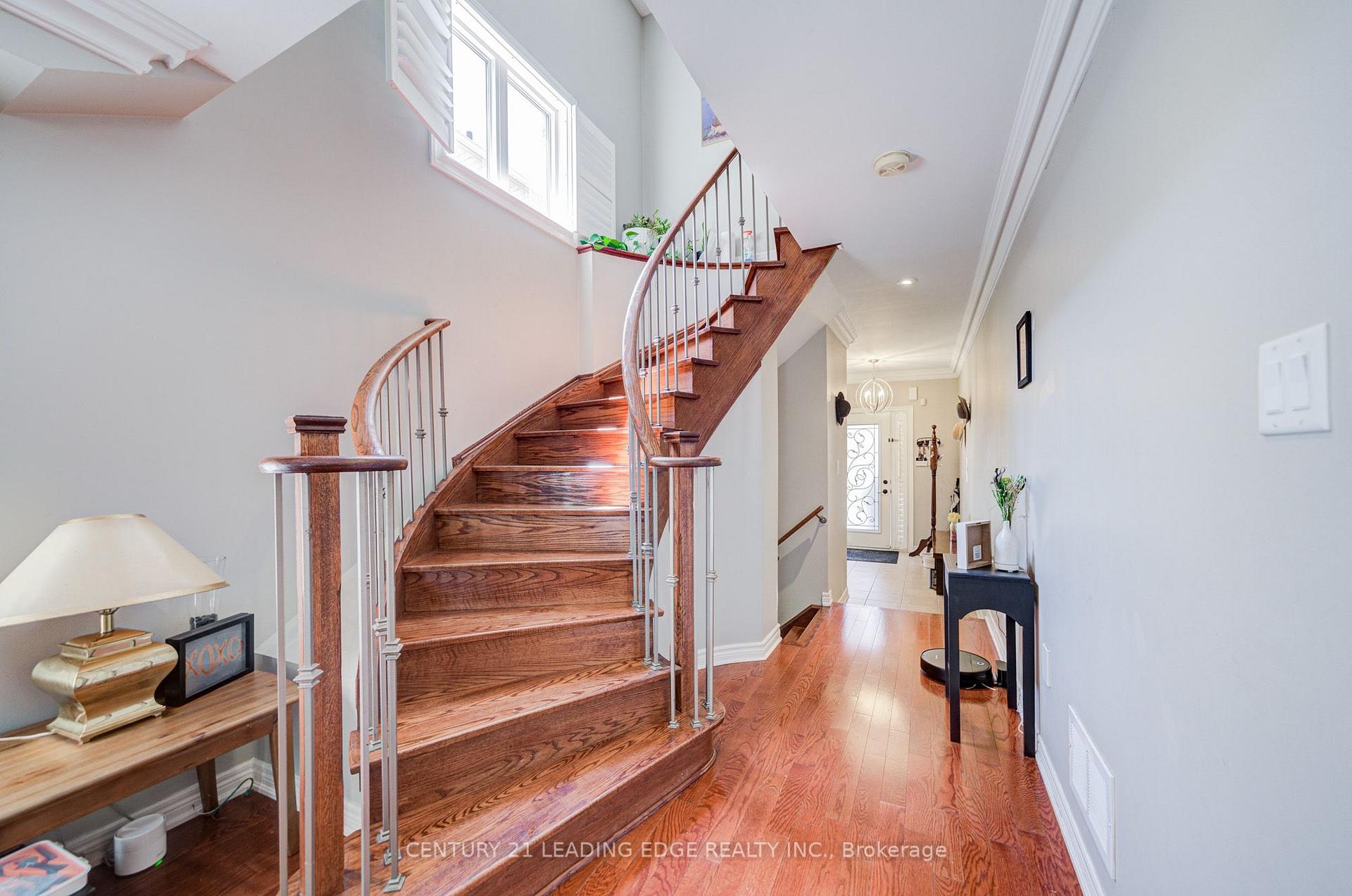 Photo 9 of 21 Treasure Hill Road, Vaughan, Maple — HOMEH