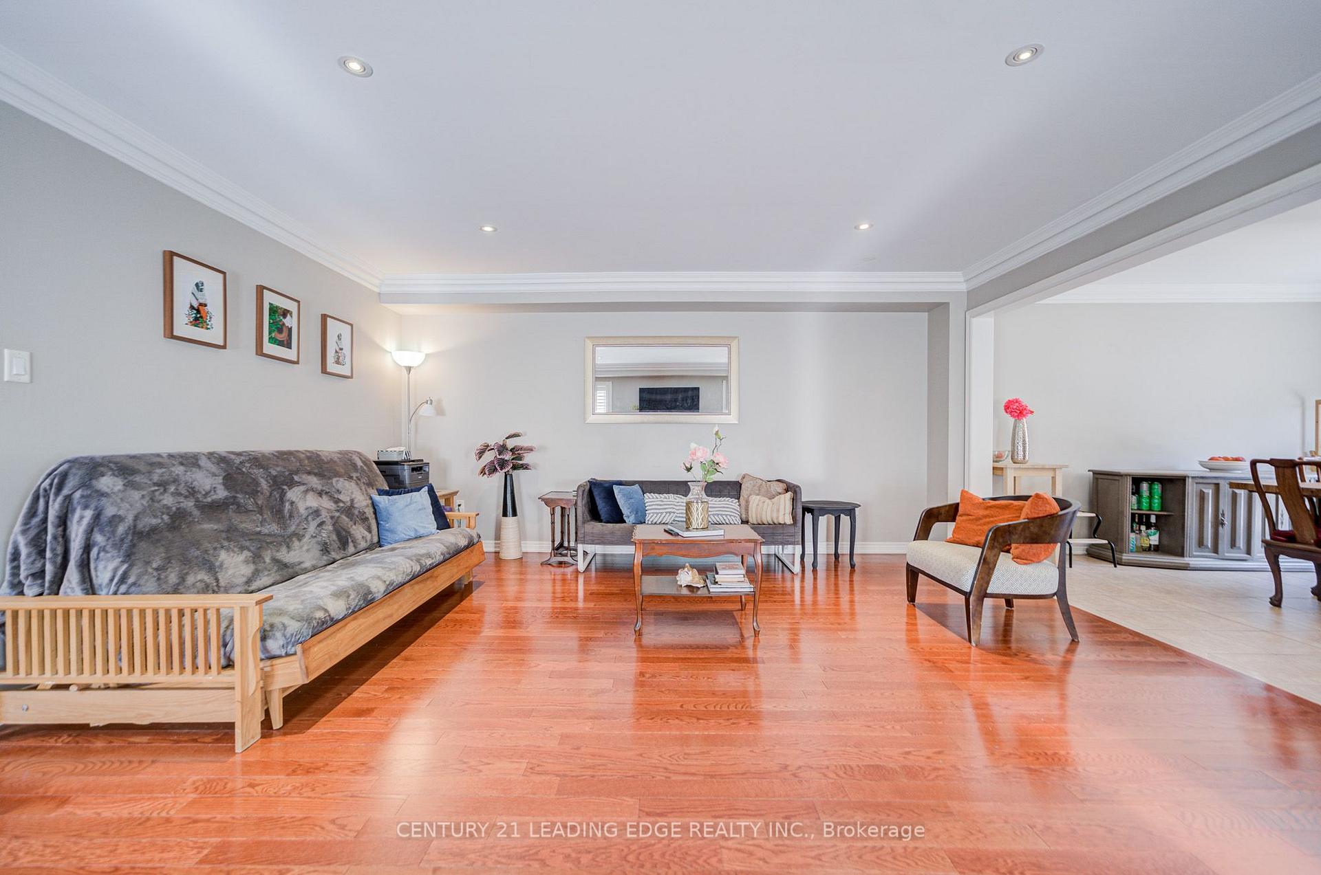 Photo 11 of 21 Treasure Hill Road, Vaughan, Maple — HOMEH