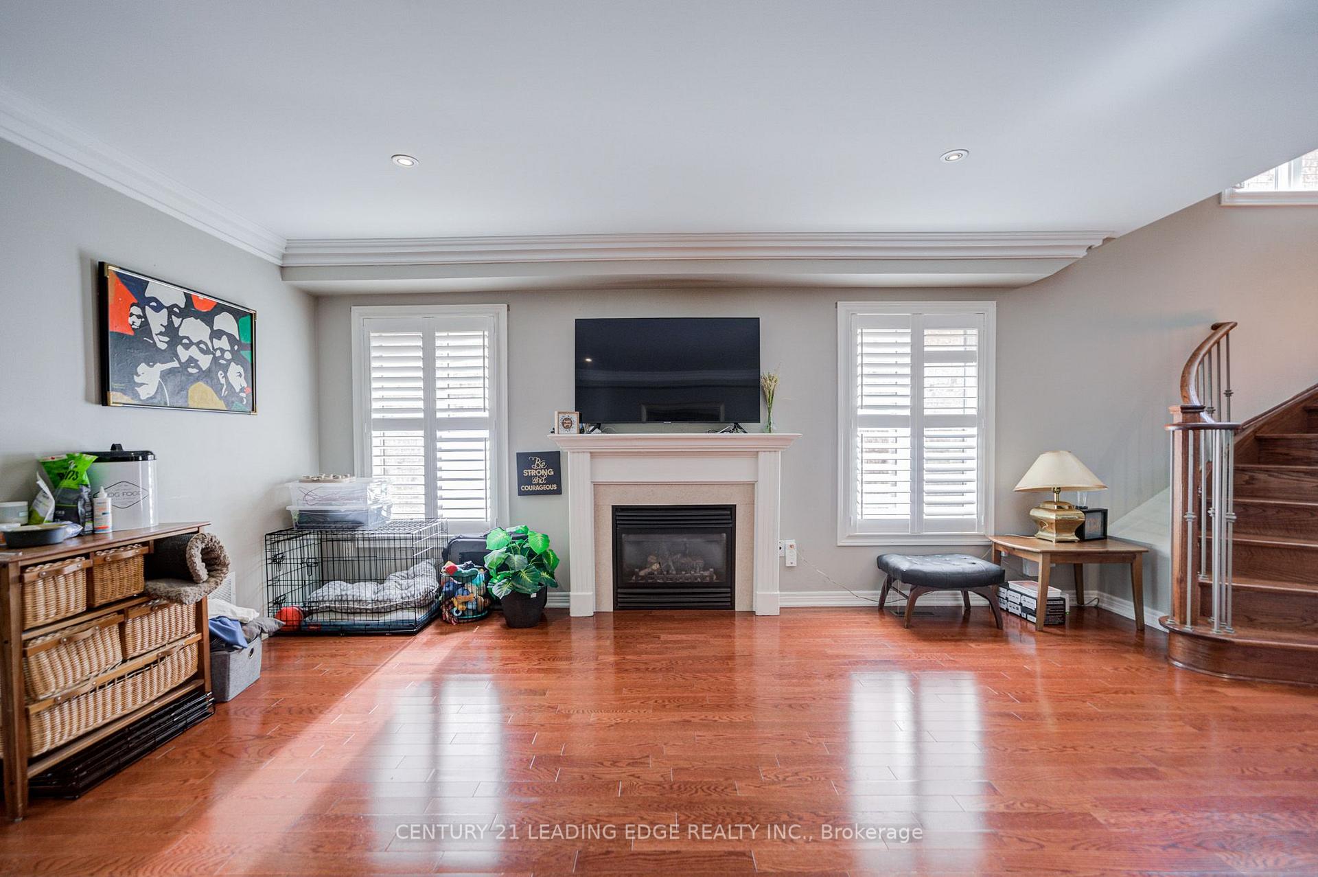 Photo 12 of 21 Treasure Hill Road, Vaughan, Maple — HOMEH