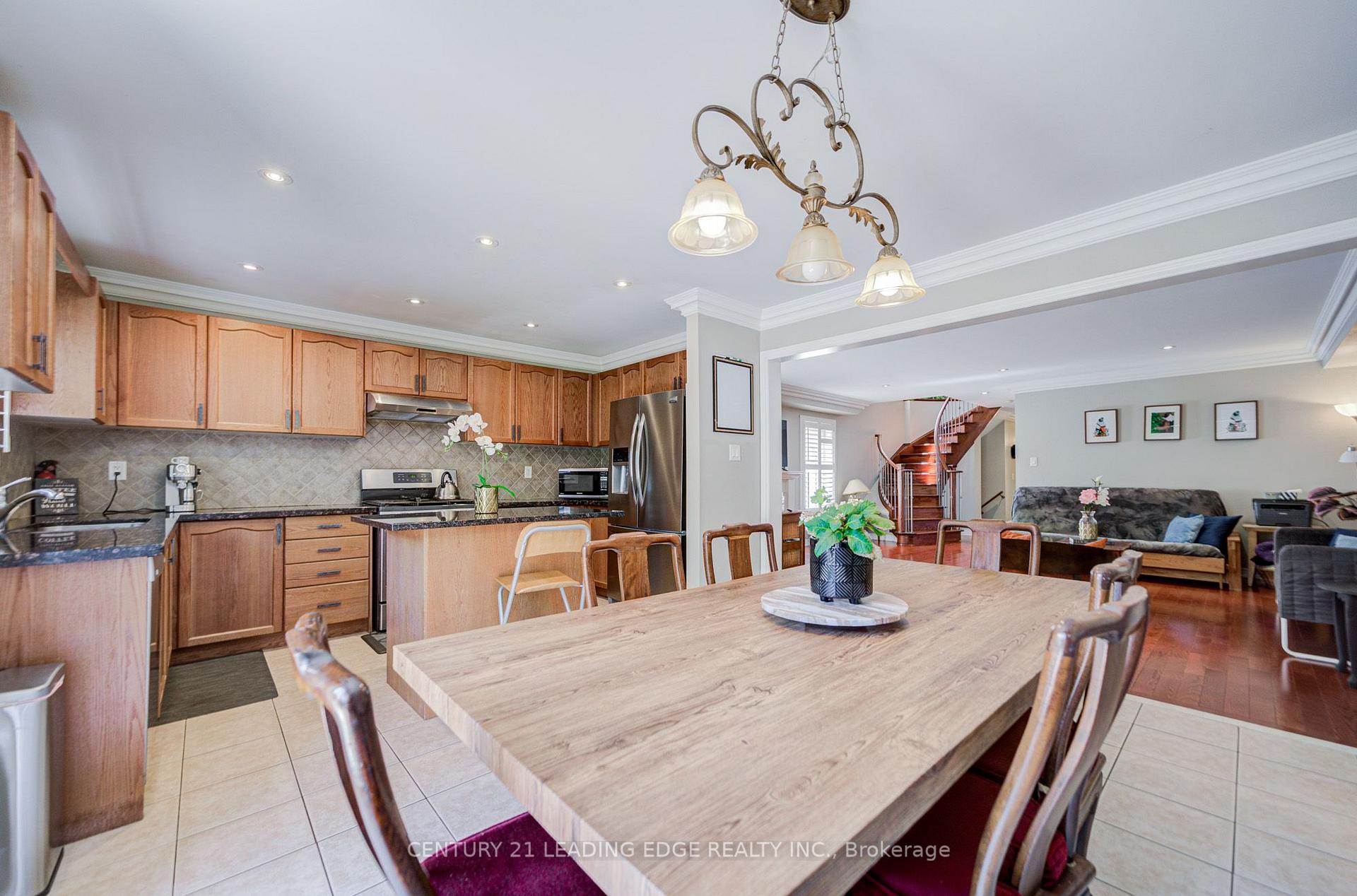 Photo 14 of 21 Treasure Hill Road, Vaughan, Maple — HOMEH