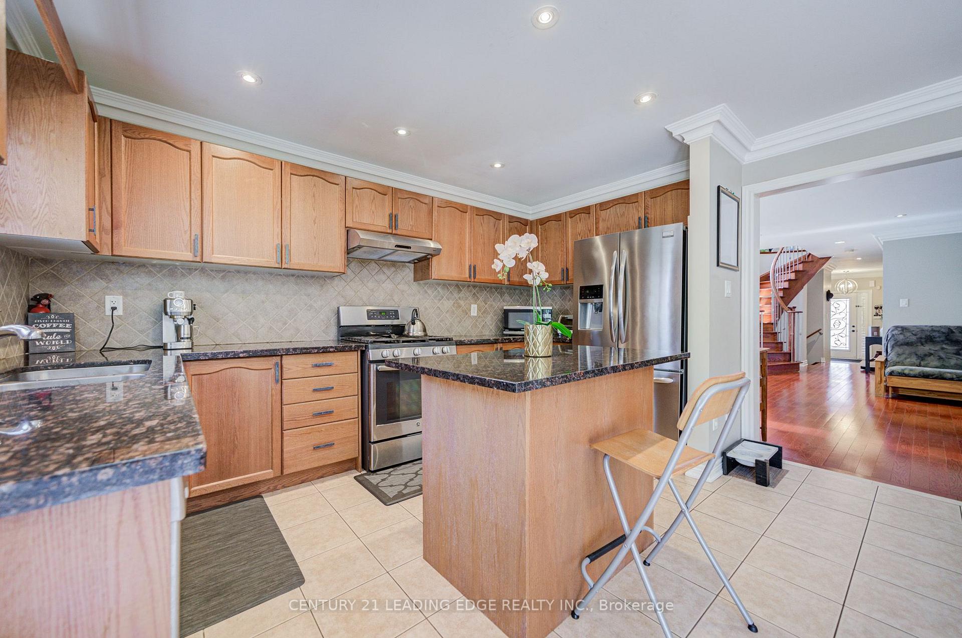 Photo 15 of 21 Treasure Hill Road, Vaughan, Maple — HOMEH