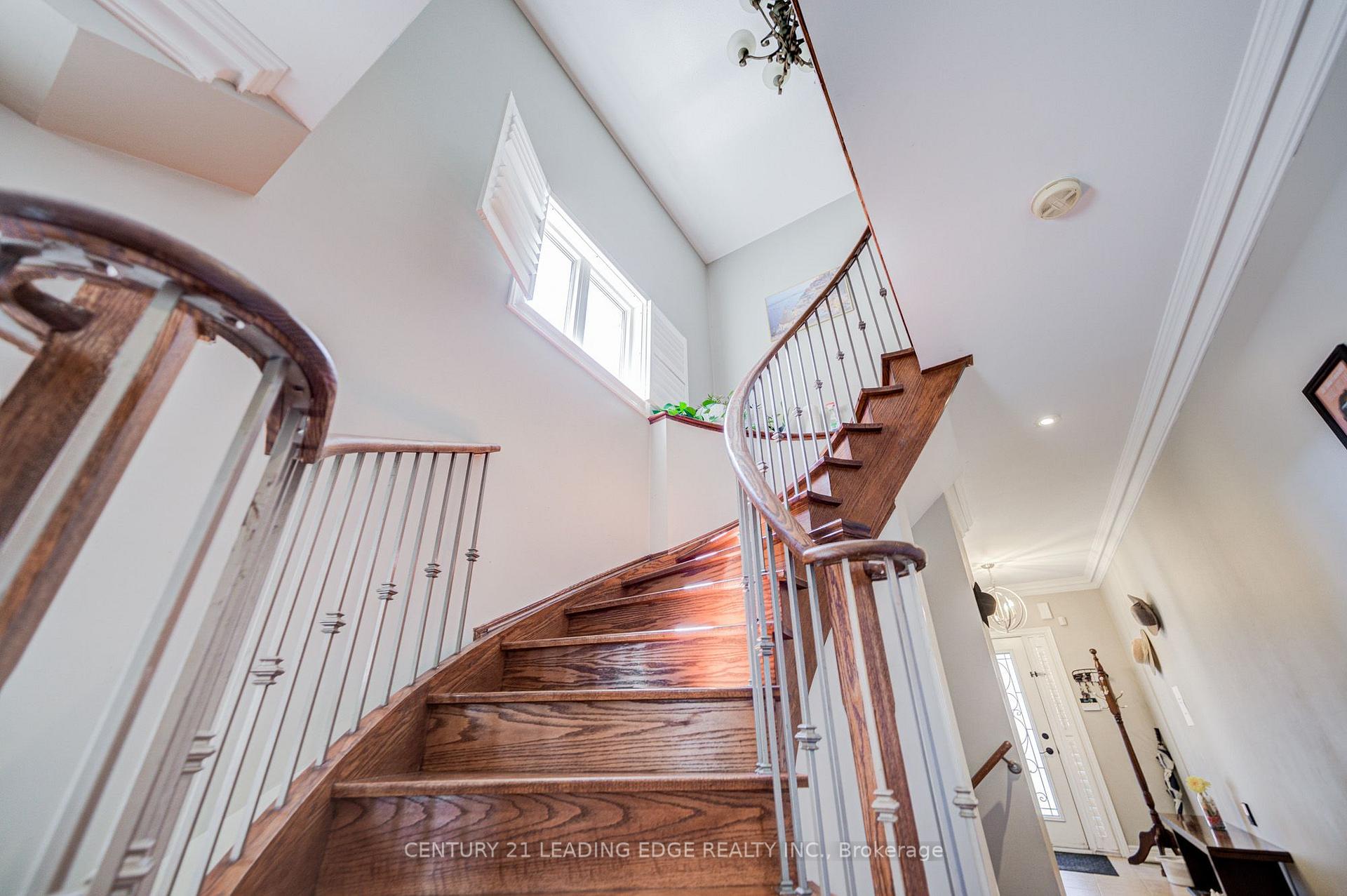 Photo 17 of 21 Treasure Hill Road, Vaughan, Maple — HOMEH