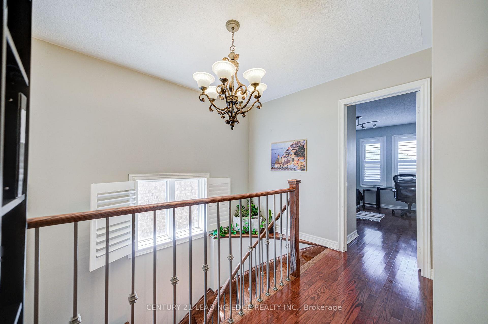 Photo 18 of 21 Treasure Hill Road, Vaughan, Maple — HOMEH
