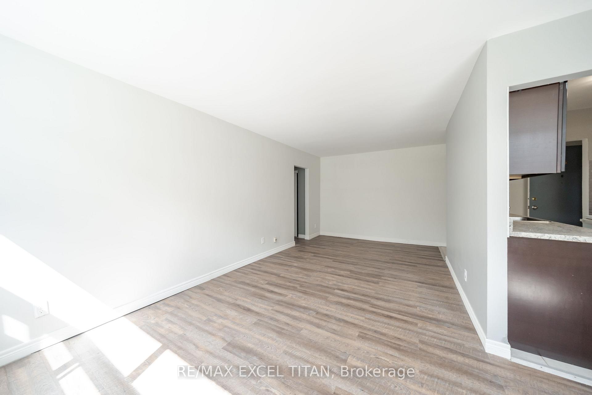 Photo 6 of Unit 10, 799 Robinson Street, Burlington, Brant — HOMEH