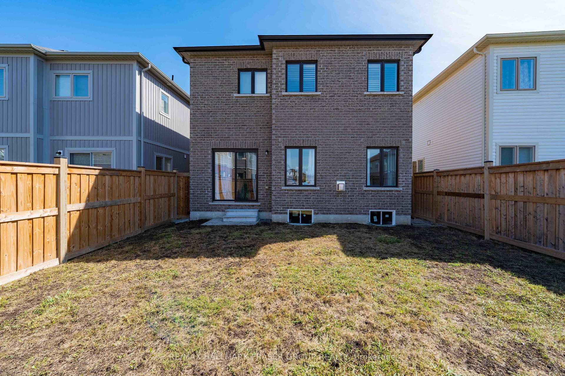Photo 41 of 19 Combie Street, Clarington, Bowmanville — HOMEH