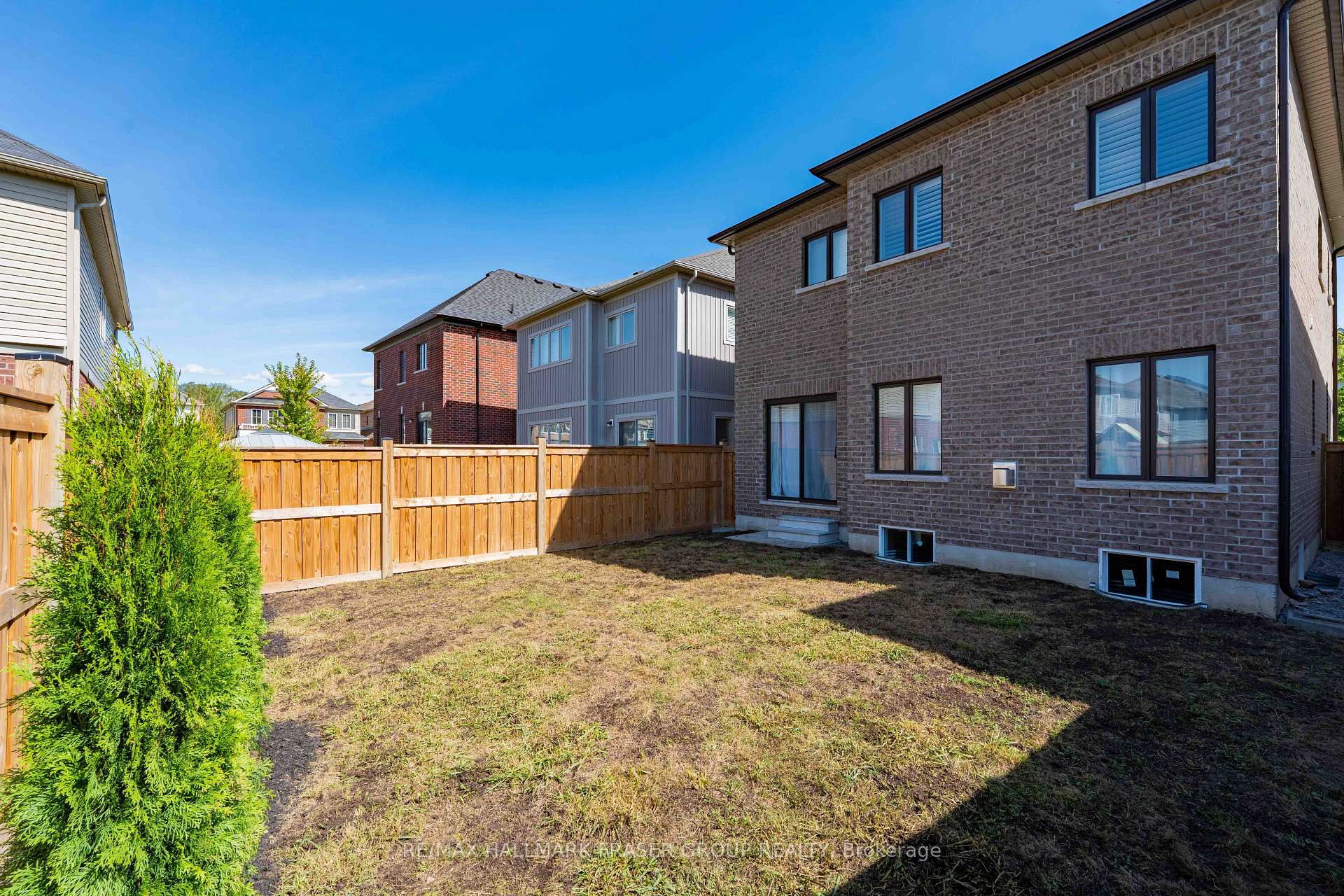 Photo 42 of 19 Combie Street, Clarington, Bowmanville — HOMEH