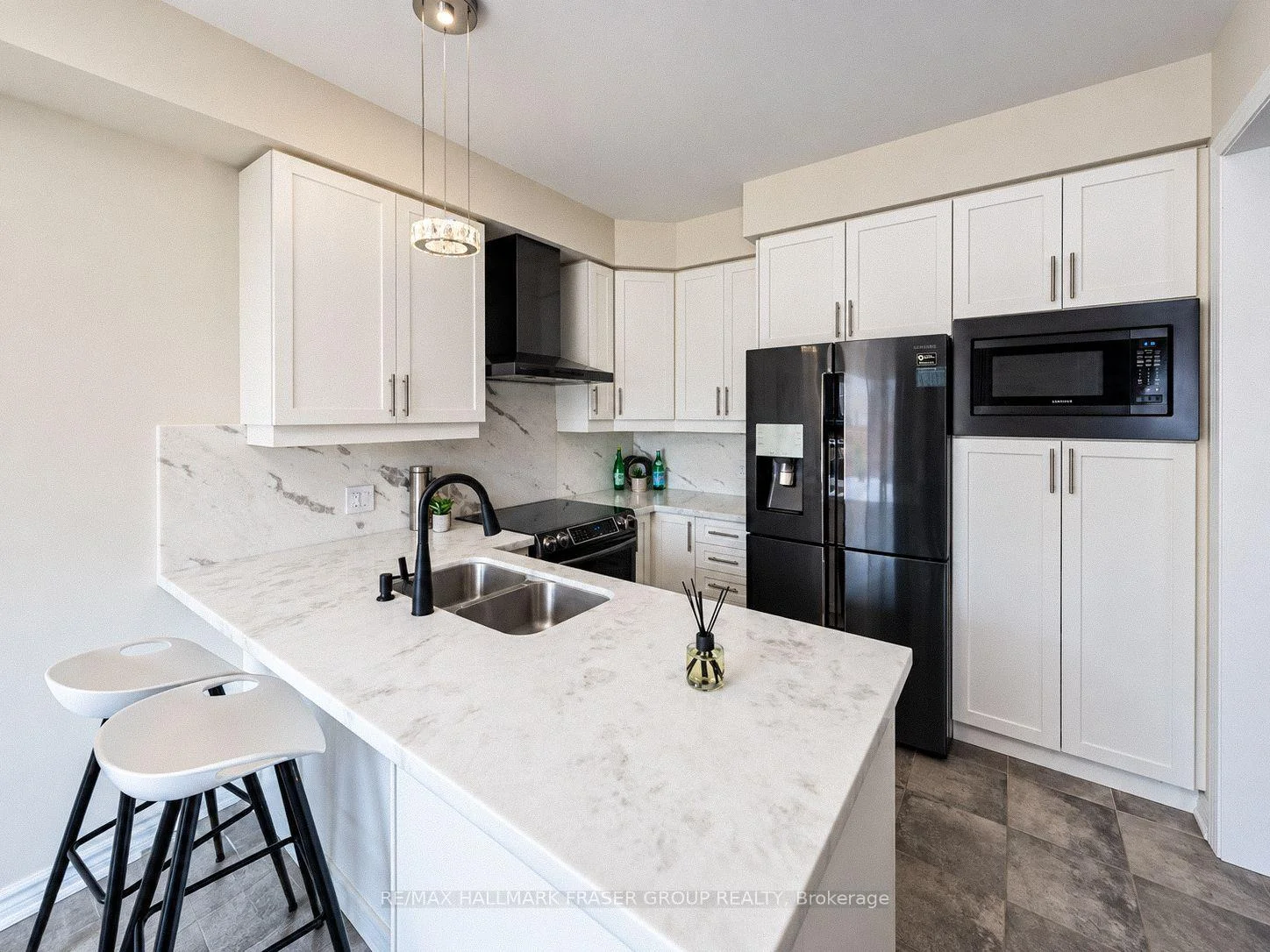 Photo 16 of 19 Combie Street, Clarington, Bowmanville — HOMEH