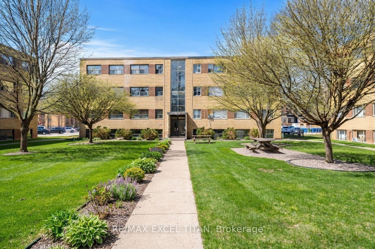 Front of Unit 24, 2035 Prospect Street