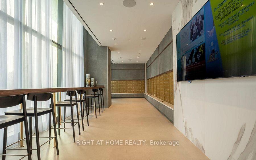 Photo 8 of 7890 Jane Street, Vaughan, Vaughan Corporate Centre — HOMEH