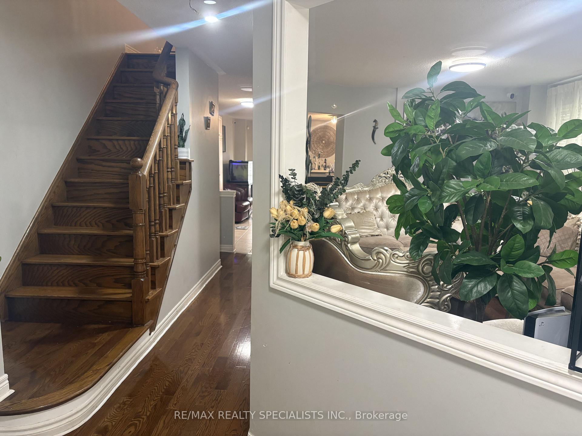 Photo 4 of 3137 Bentley Drive, Mississauga, Churchill Meadows — HOMEH