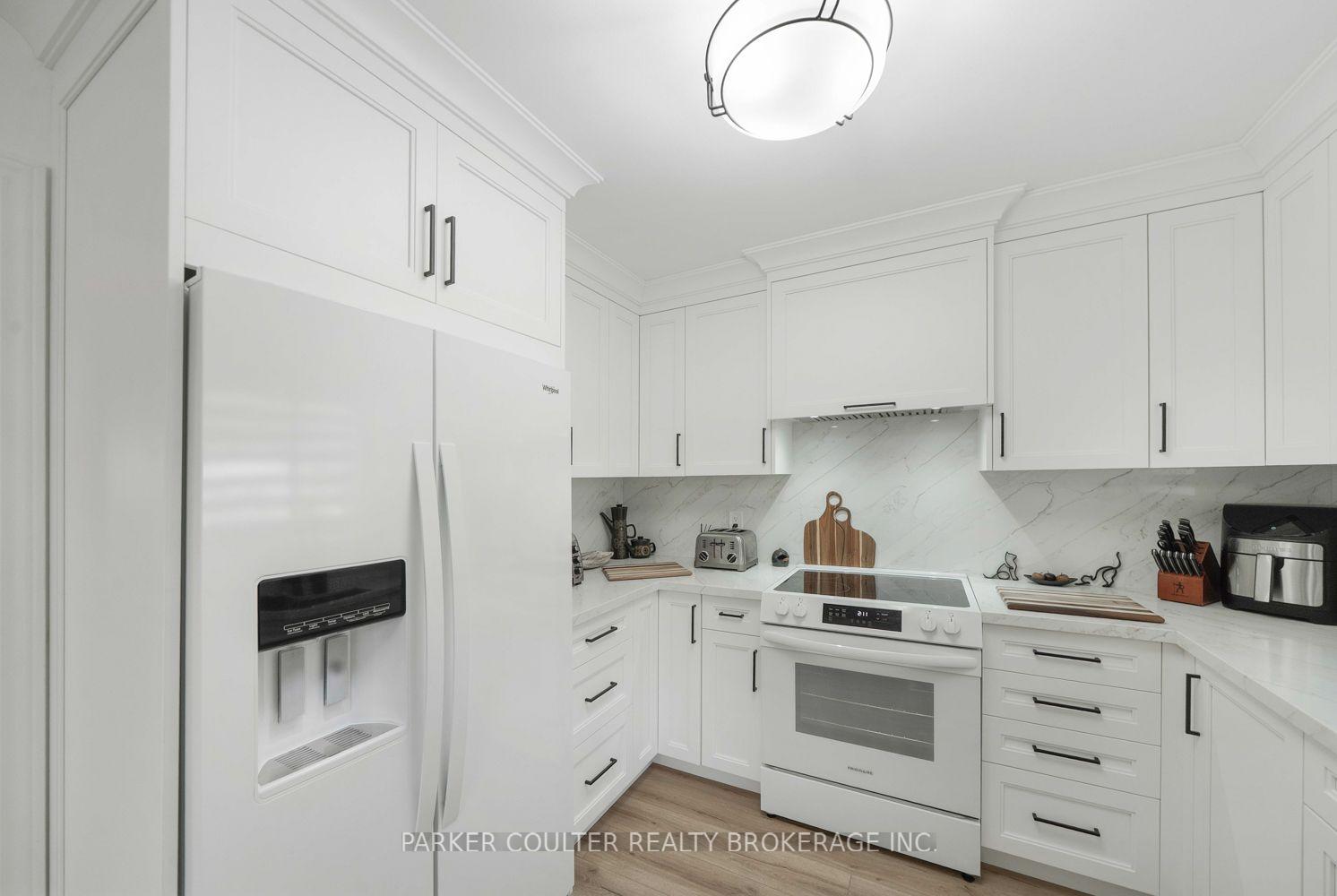 Photo 16 of 22 Taylor Drive, Barrie, Bayshore — HOMEH