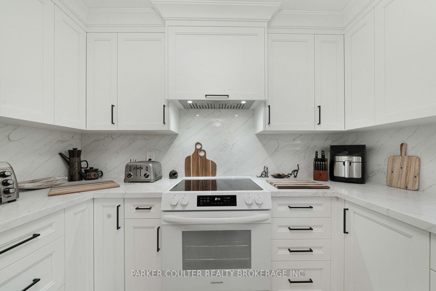 Photo 17 of 22 Taylor Drive, Barrie, Bayshore — HOMEH