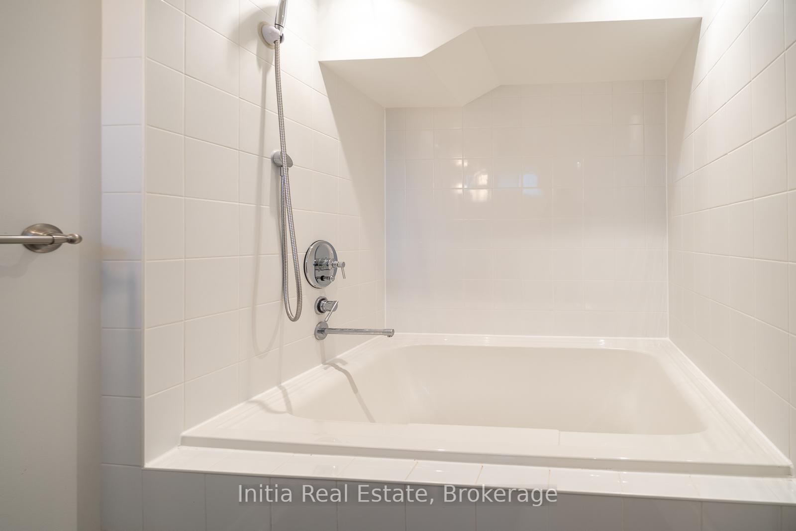 Photo 26 of 53 Burrows Avenue, Etobicoke, Islington-City Centre West — HOMEH
