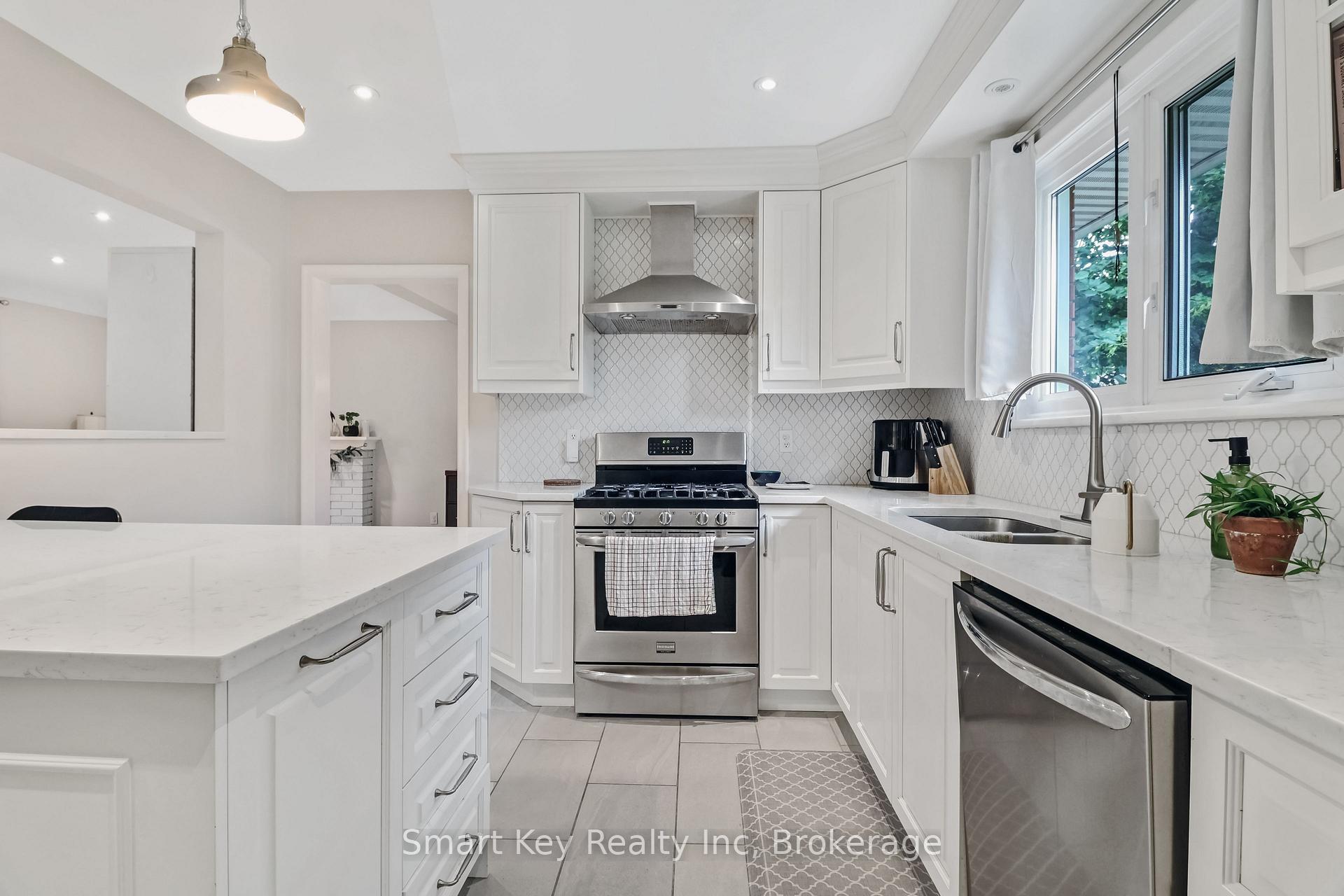 Photo 5 of 1165 Cline Cres, Ottawa, Bel Air Heights — HOMEH