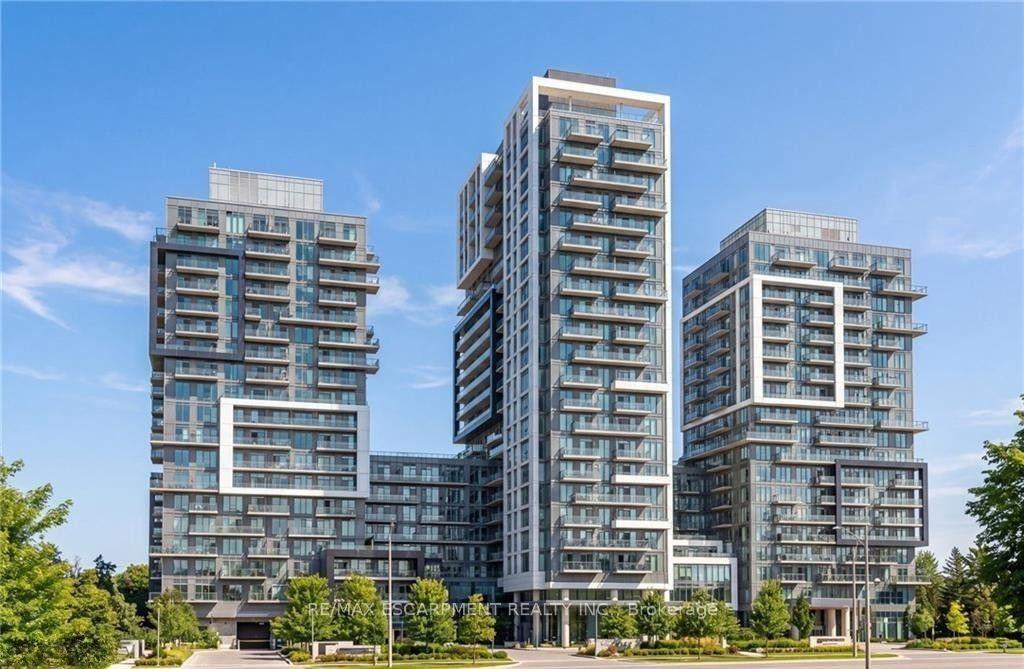 Front of Unit 2107, 2087 Fairview Street