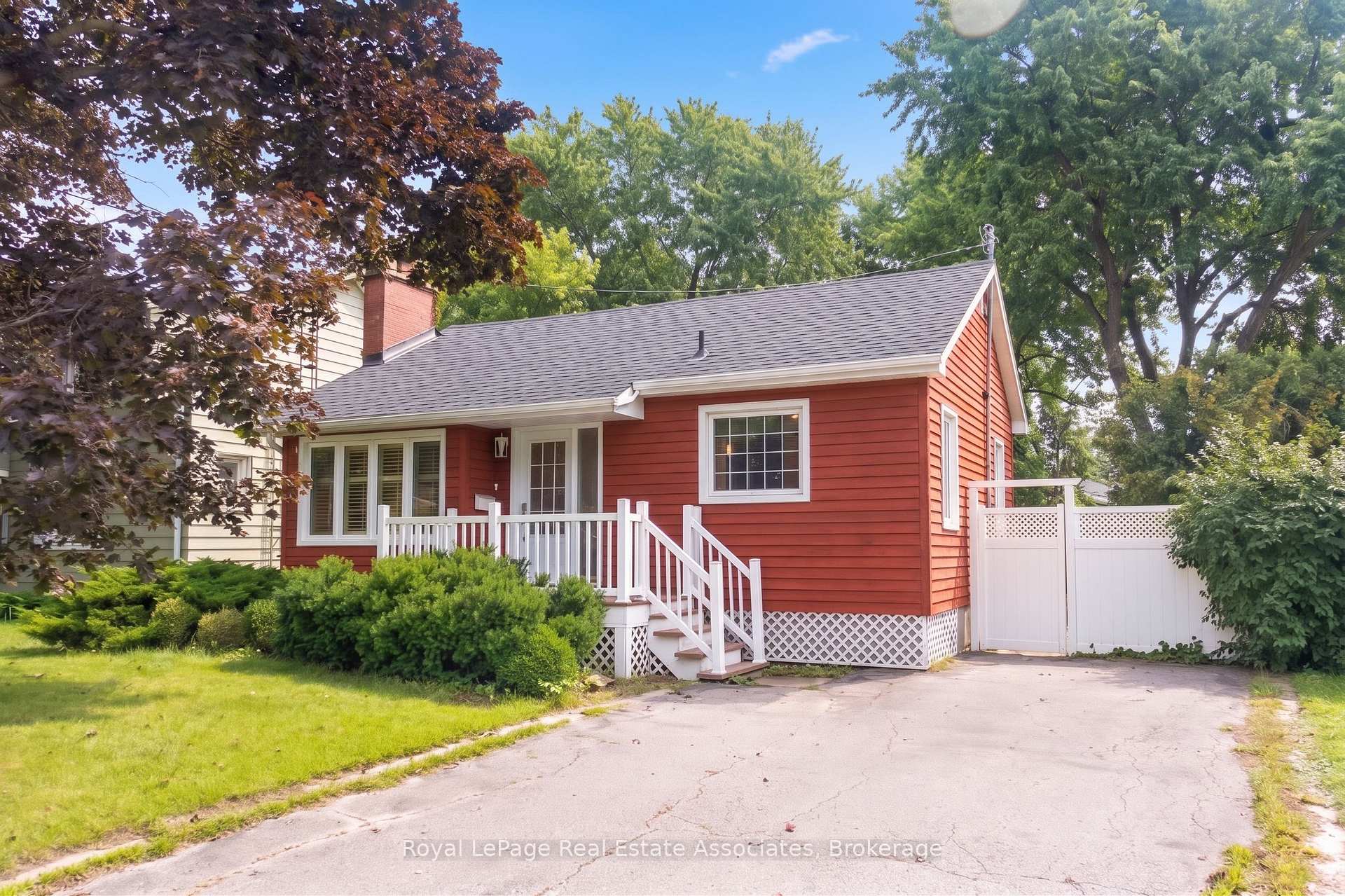 Photo 3 of 101 Denison Avenue, Brampton, Brampton West — HOMEH