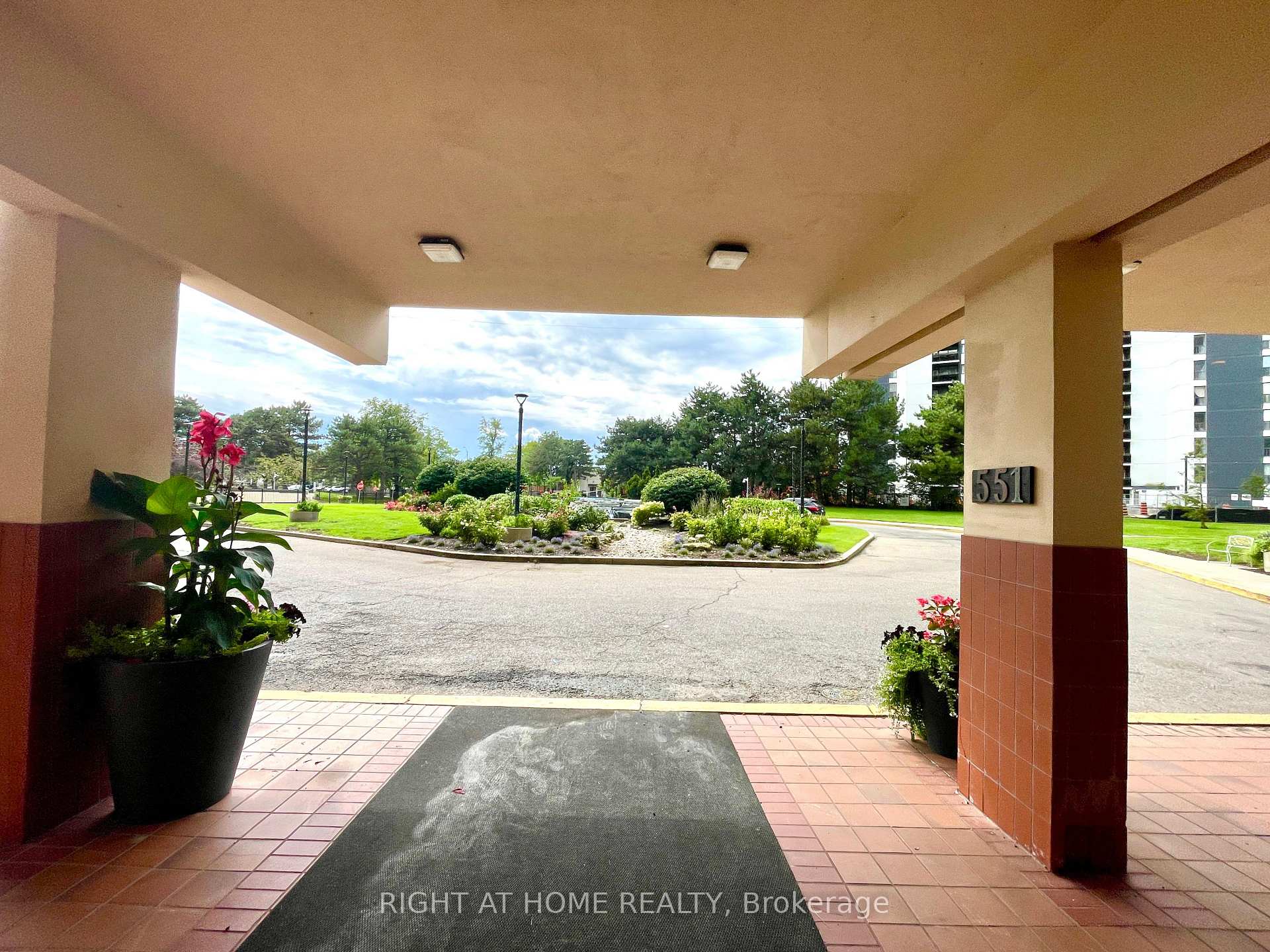Photo 2 of Unit 1418, 551 The West Mall, Etobicoke, Etobicoke West Mall — HOMEH