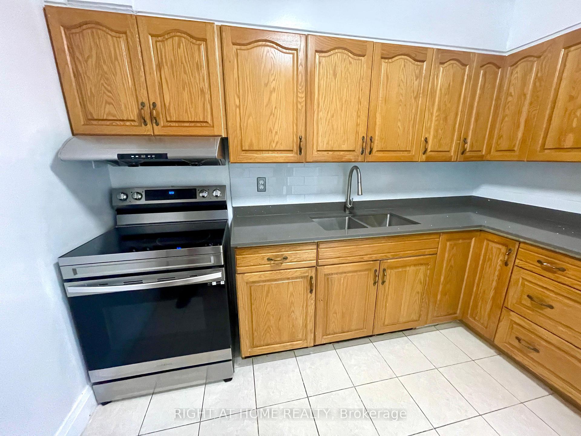 Photo 9 of Unit 1418, 551 The West Mall, Etobicoke, Etobicoke West Mall — HOMEH