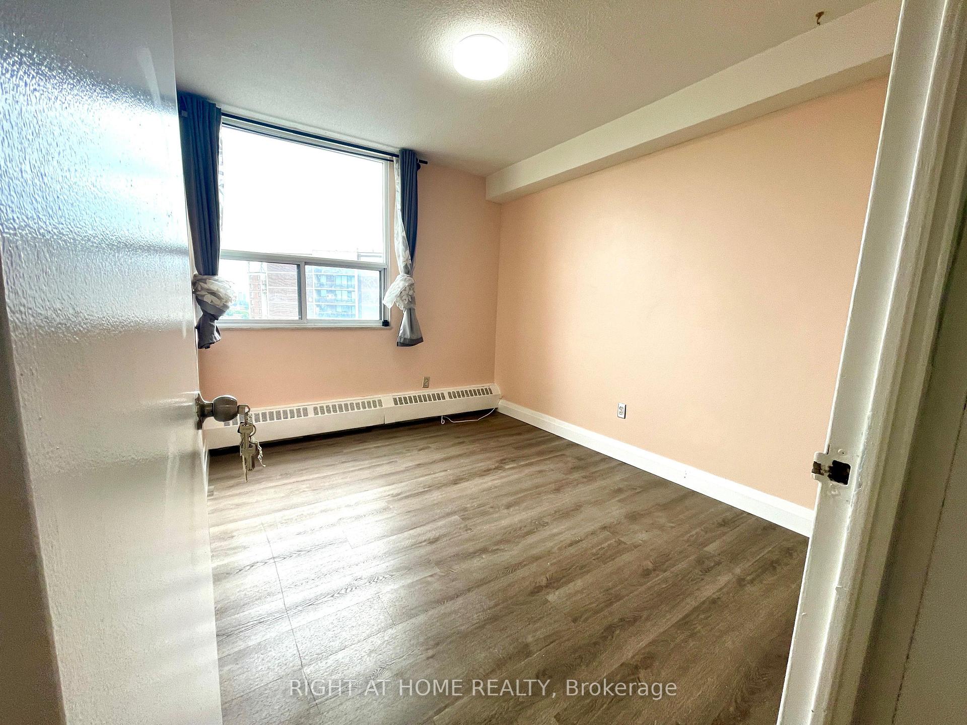 Photo 14 of Unit 1418, 551 The West Mall, Etobicoke, Etobicoke West Mall — HOMEH