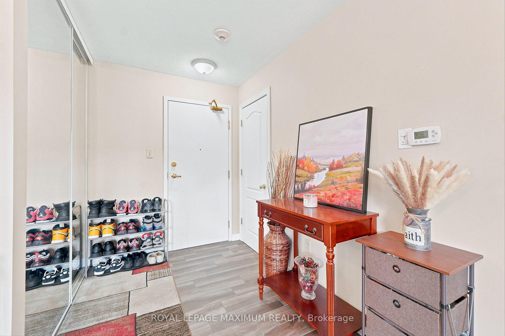 Photo 2 of Unit 204, 9944 Keele Street, Vaughan, Maple — HOMEH