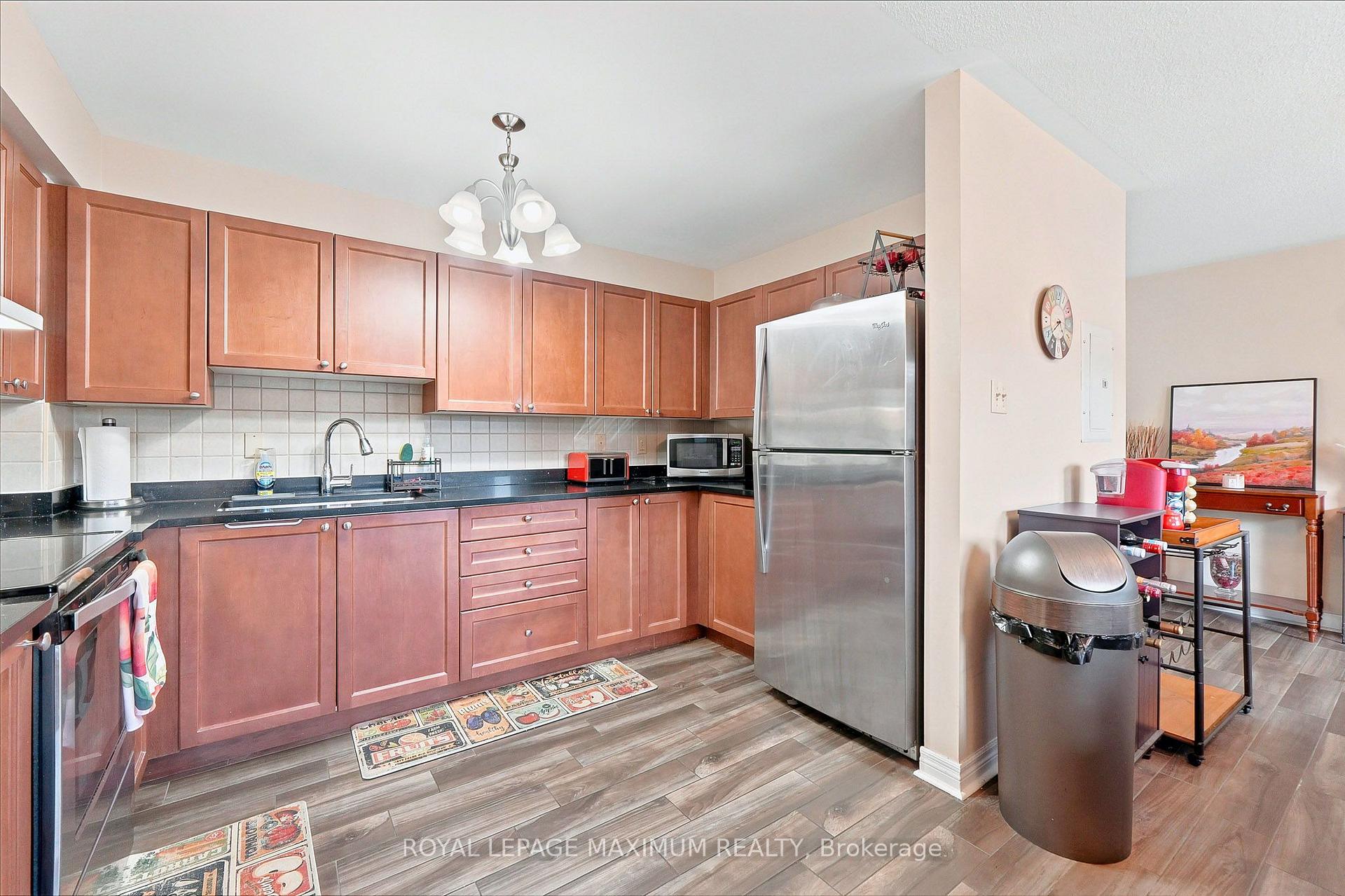 Photo 5 of Unit 204, 9944 Keele Street, Vaughan, Maple — HOMEH