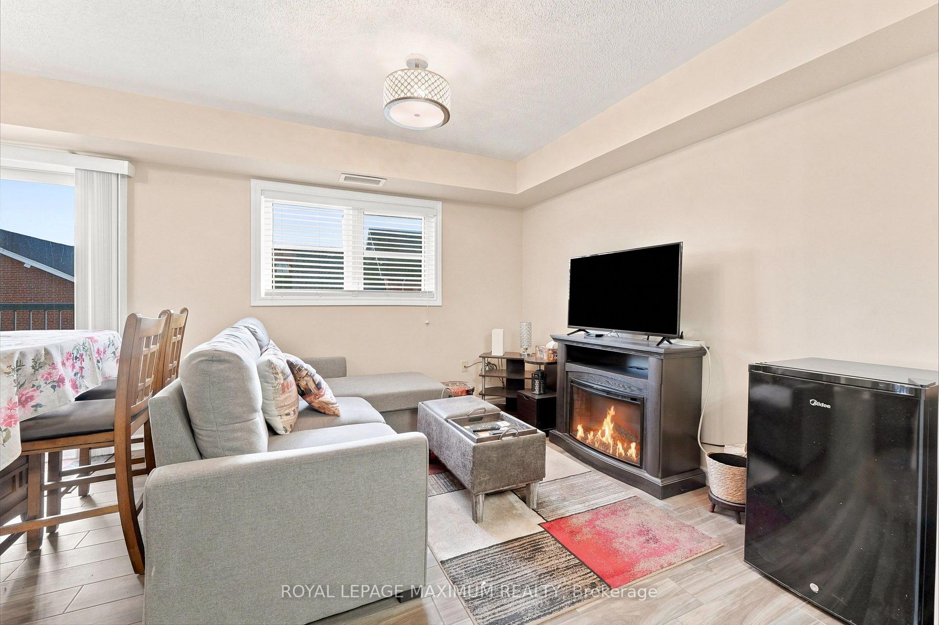 Photo 7 of Unit 204, 9944 Keele Street, Vaughan, Maple — HOMEH
