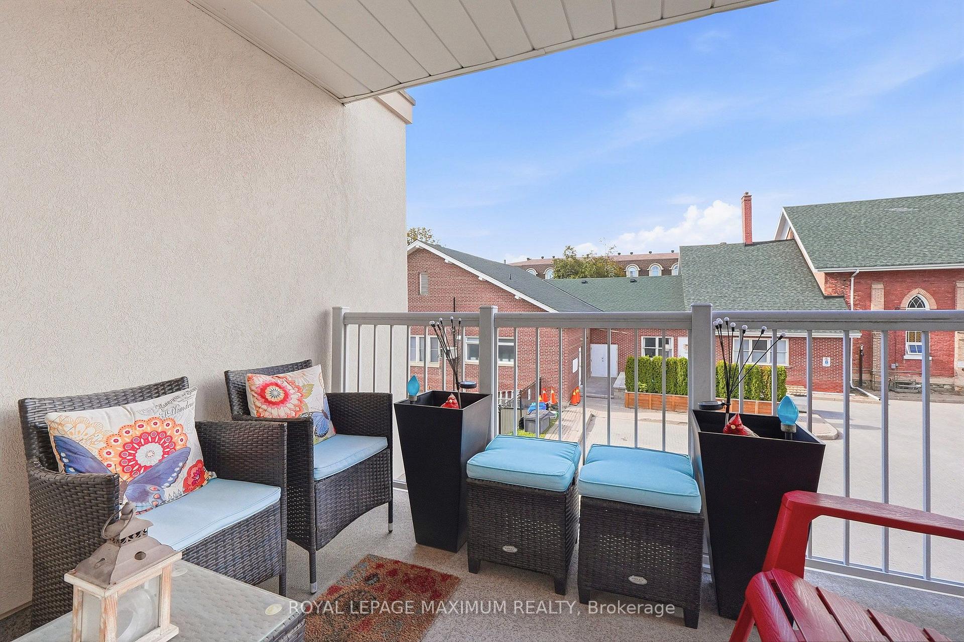 Photo 10 of Unit 204, 9944 Keele Street, Vaughan, Maple — HOMEH