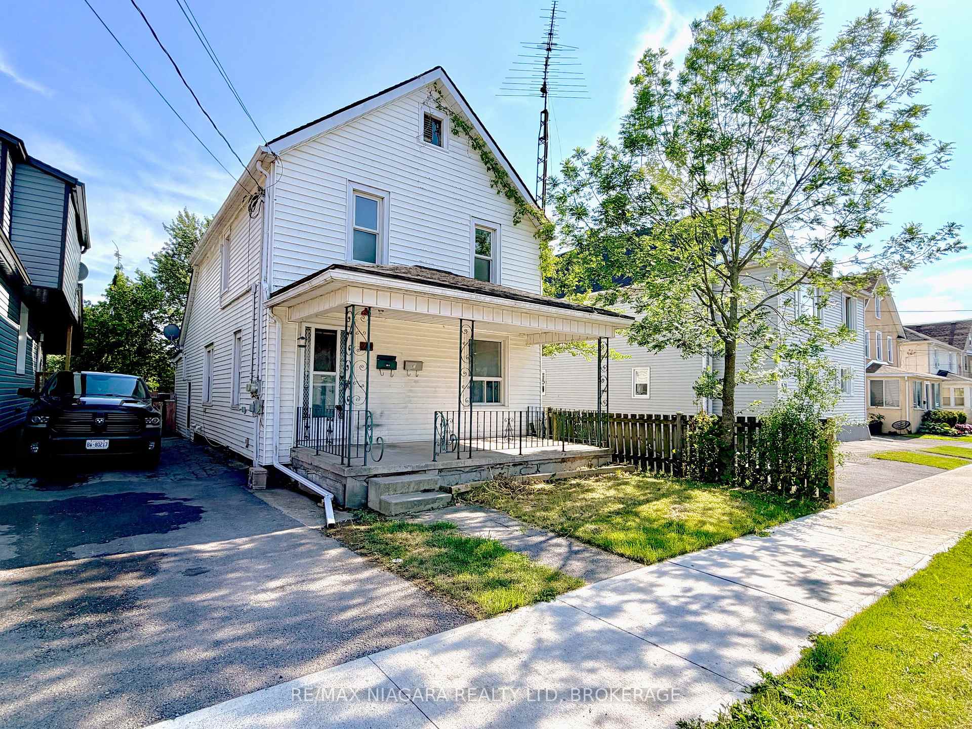 Photo 2 of 21 Fifth Street, Welland, Lincoln/Crowland — HOMEH