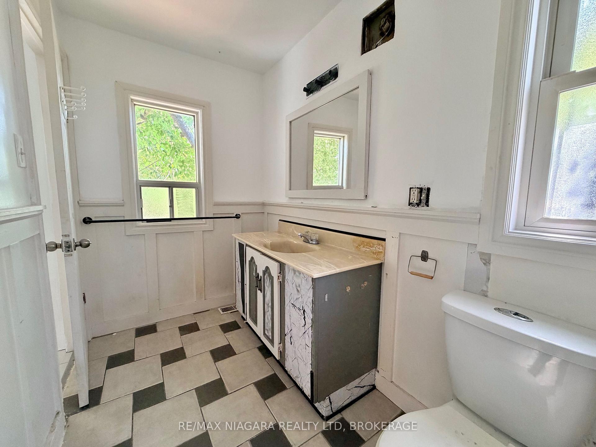 Photo 11 of 21 Fifth Street, Welland, Lincoln/Crowland — HOMEH