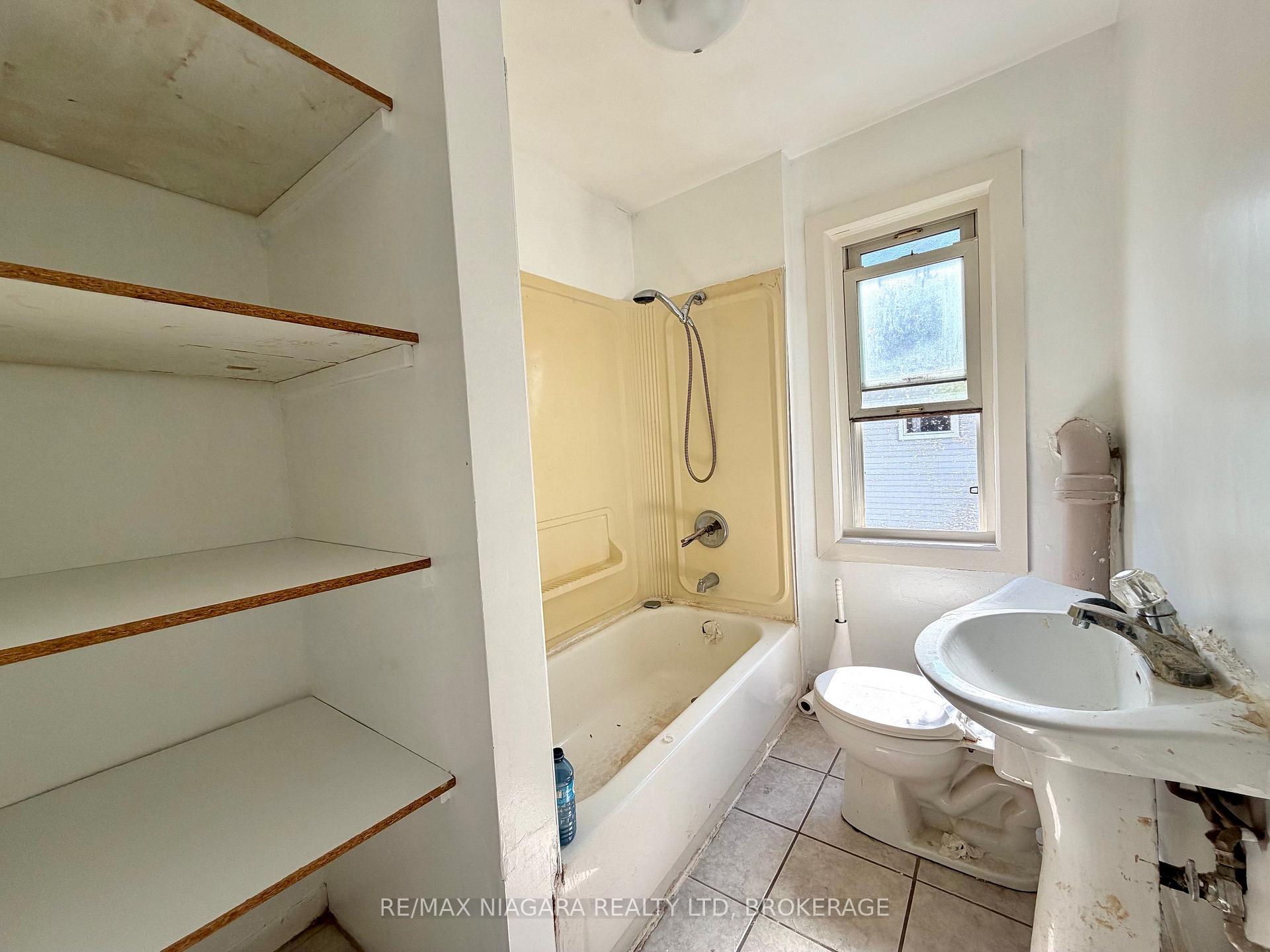 Photo 18 of 21 Fifth Street, Welland, Lincoln/Crowland — HOMEH