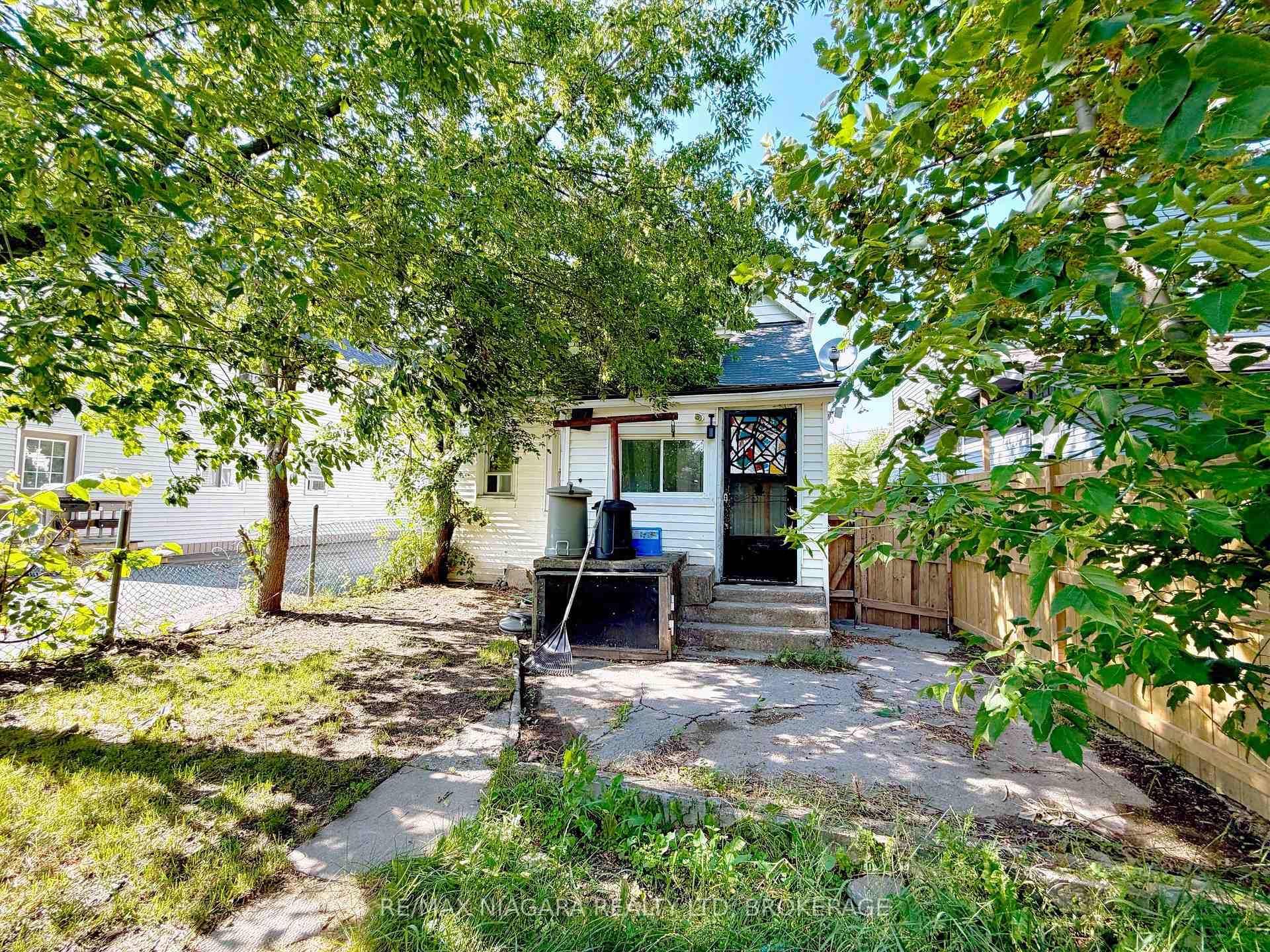 Photo 20 of 21 Fifth Street, Welland, Lincoln/Crowland — HOMEH
