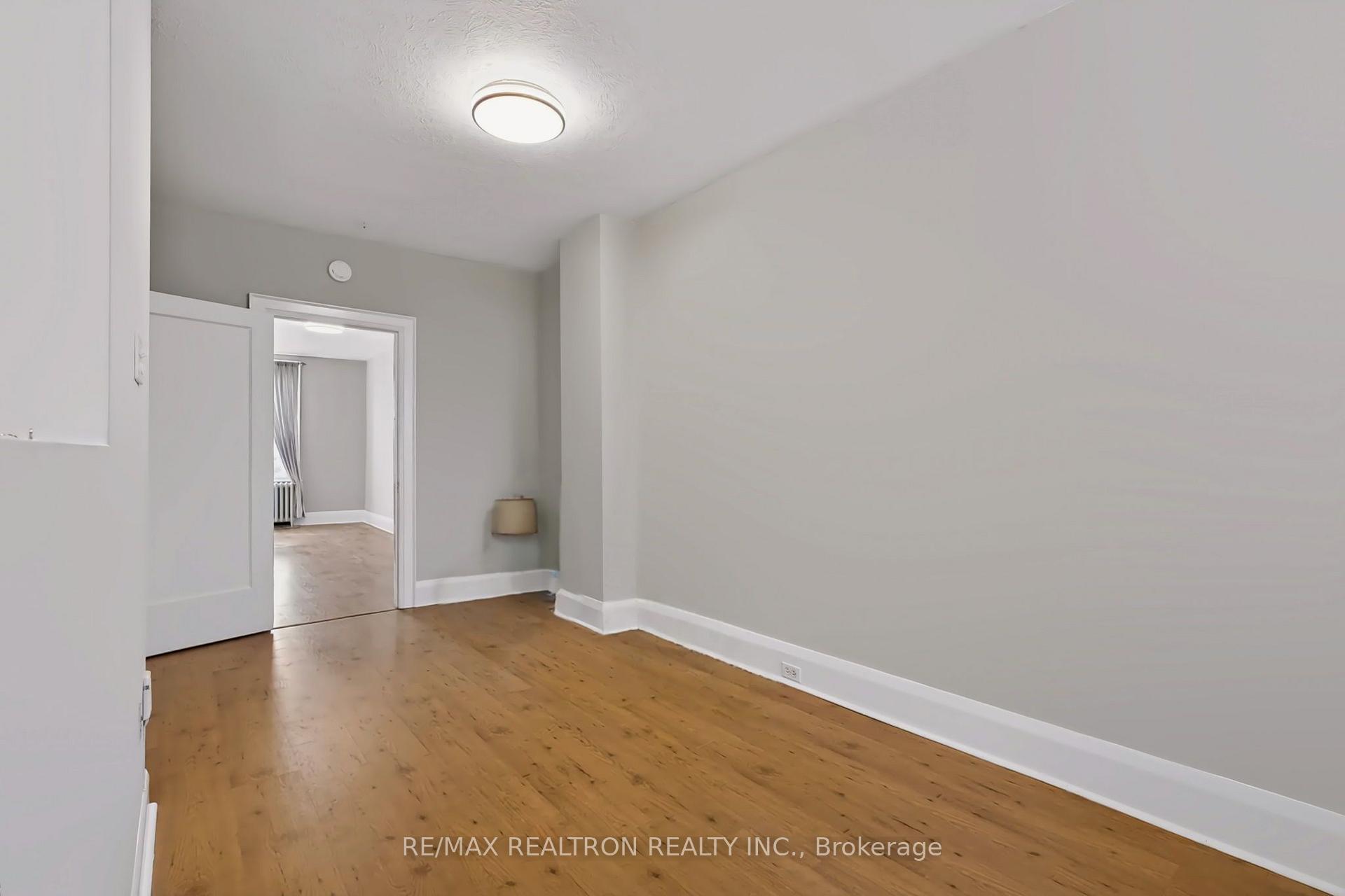 Photo 2 of Unit 3, 3232 Yonge Street, Toronto, Lawrence Park North — HOMEH