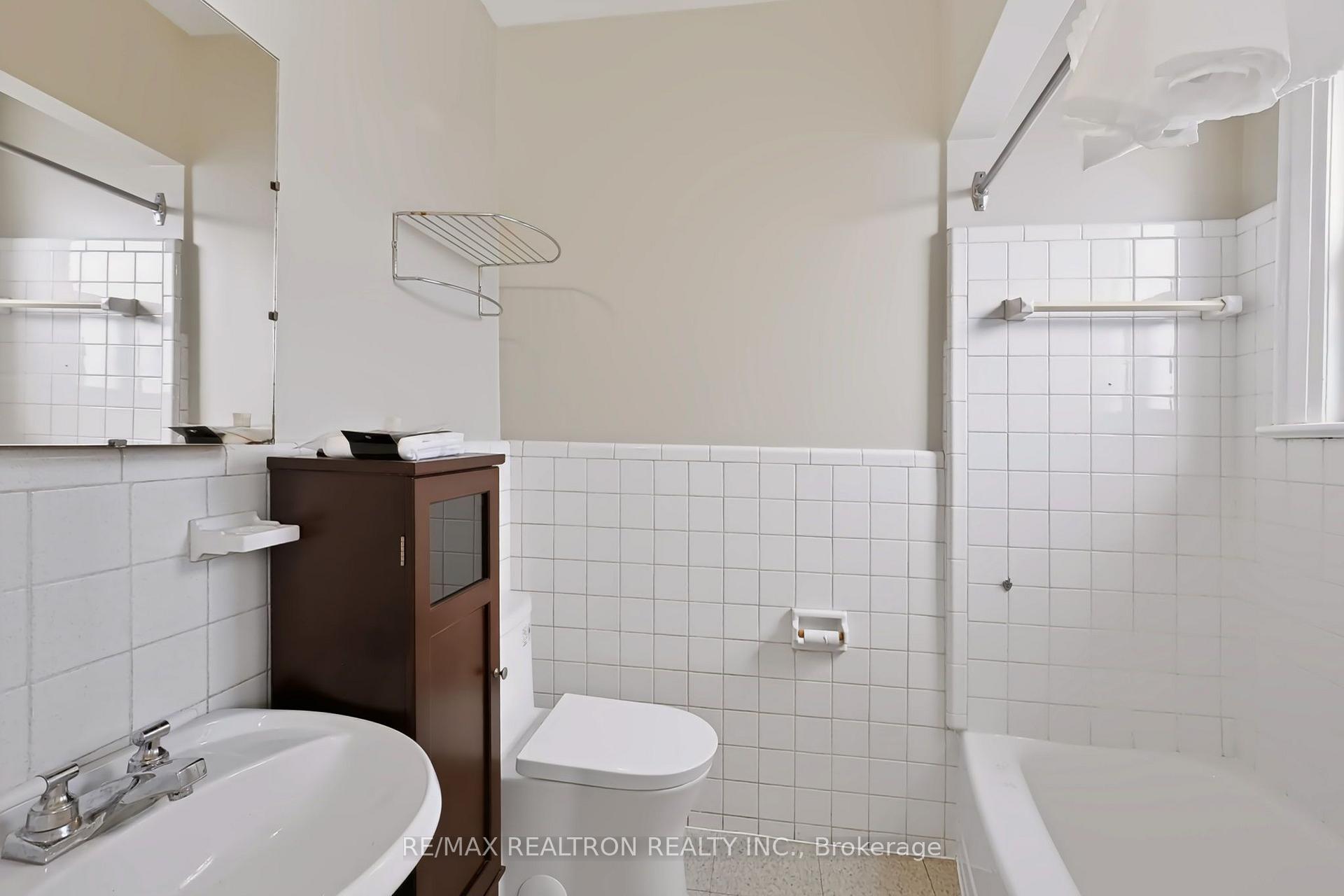 Photo 12 of Unit 3, 3232 Yonge Street, Toronto, Lawrence Park North — HOMEH