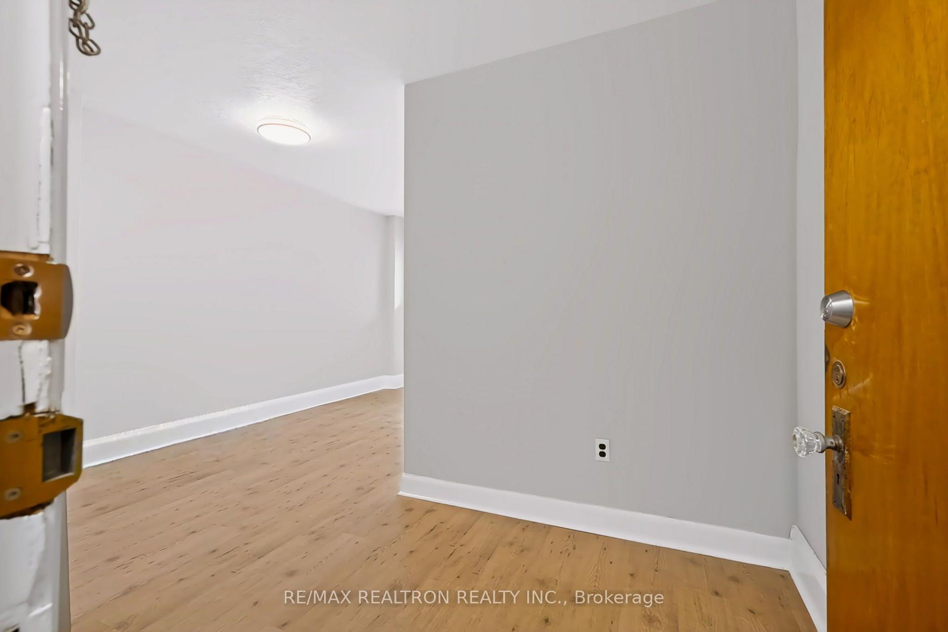 Photo 15 of Unit 3, 3232 Yonge Street, Toronto, Lawrence Park North — HOMEH