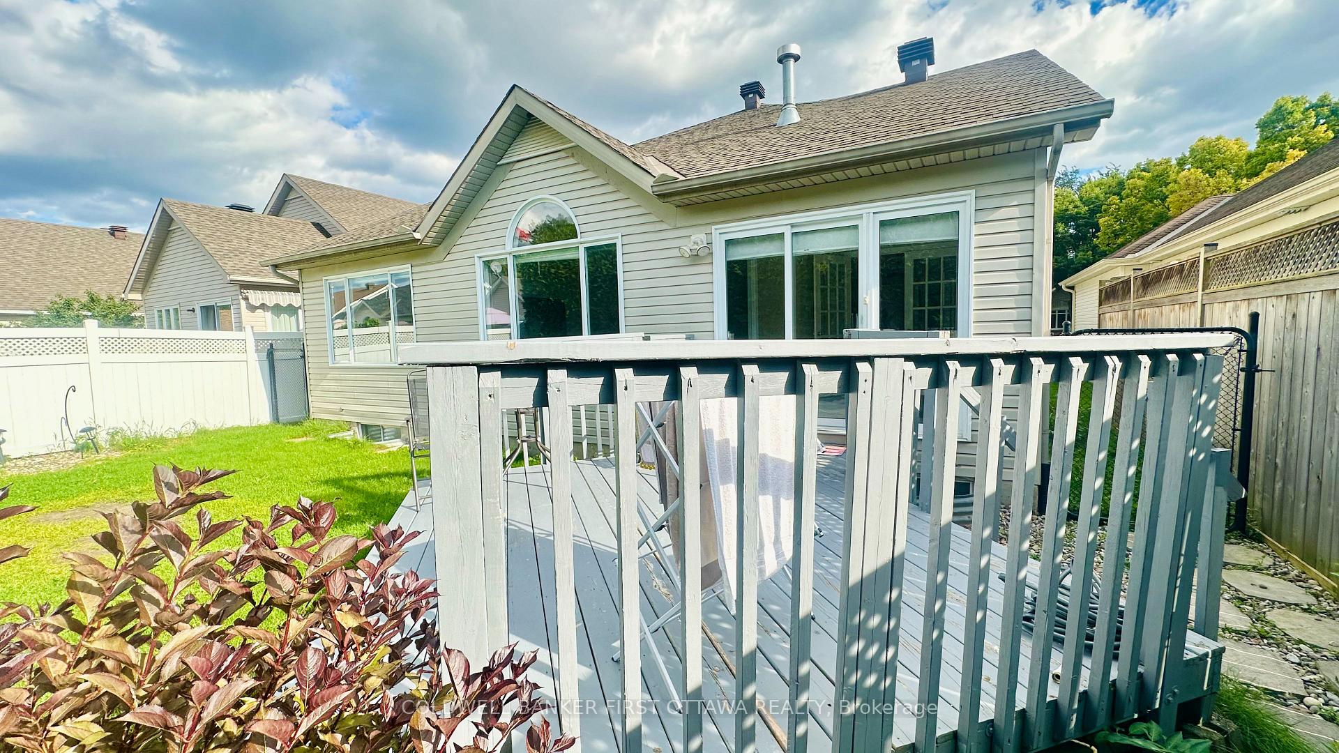 Photo 3 of 13 Fieldcrest Avenue, Ottawa, Barrhaven - Longfields — HOMEH