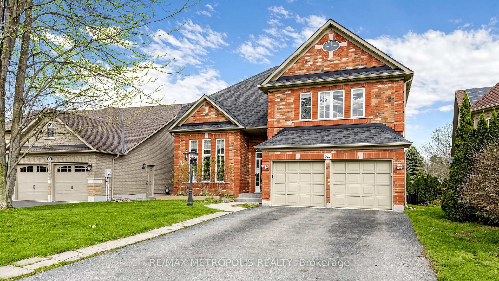 Photo 2 of 183 Valmont Court, Hamilton, Ancaster — HOMEH