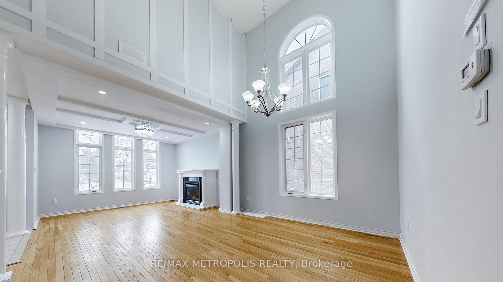 Photo 4 of 183 Valmont Court, Hamilton, Ancaster — HOMEH