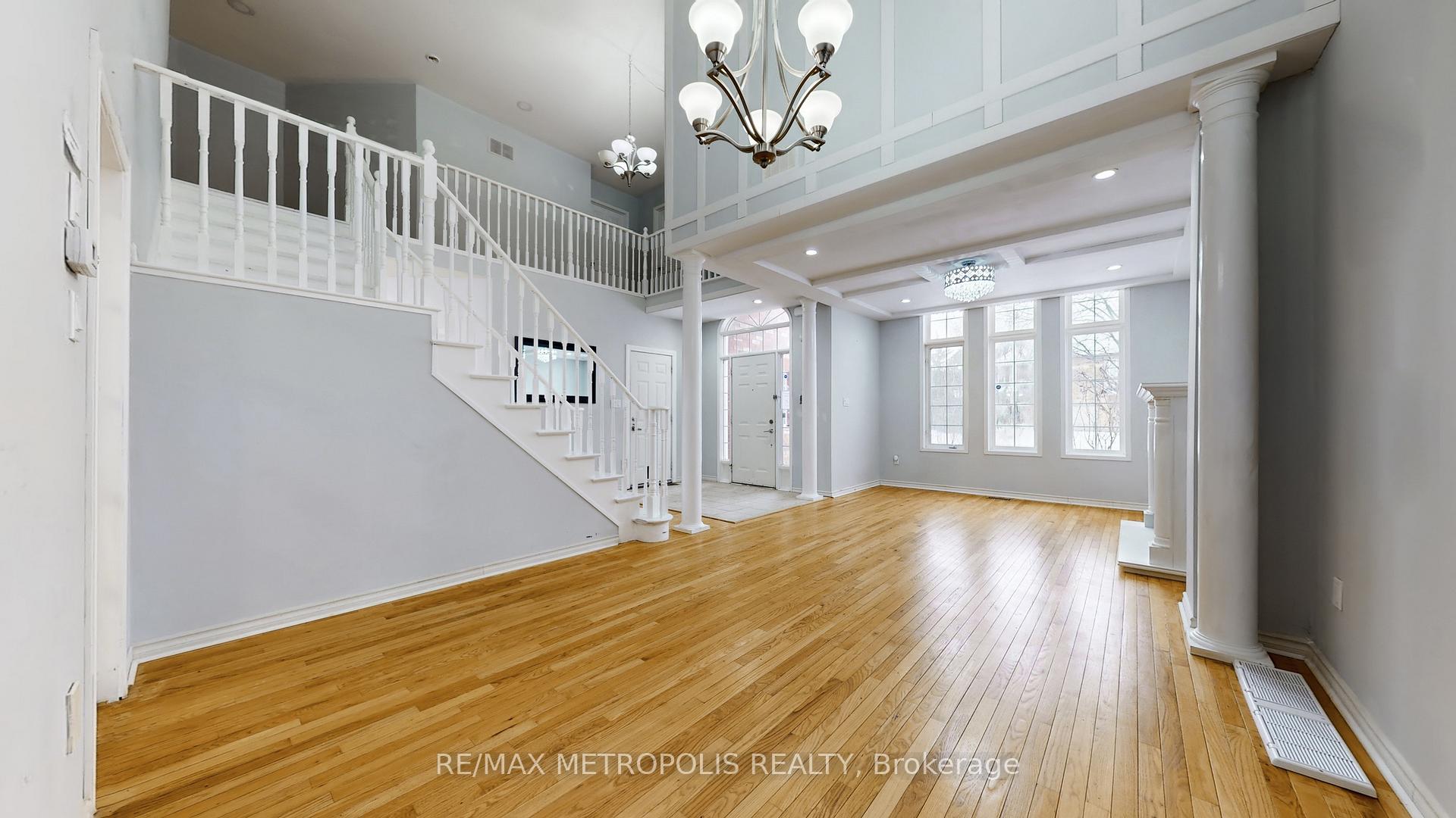 Photo 8 of 183 Valmont Court, Hamilton, Ancaster — HOMEH