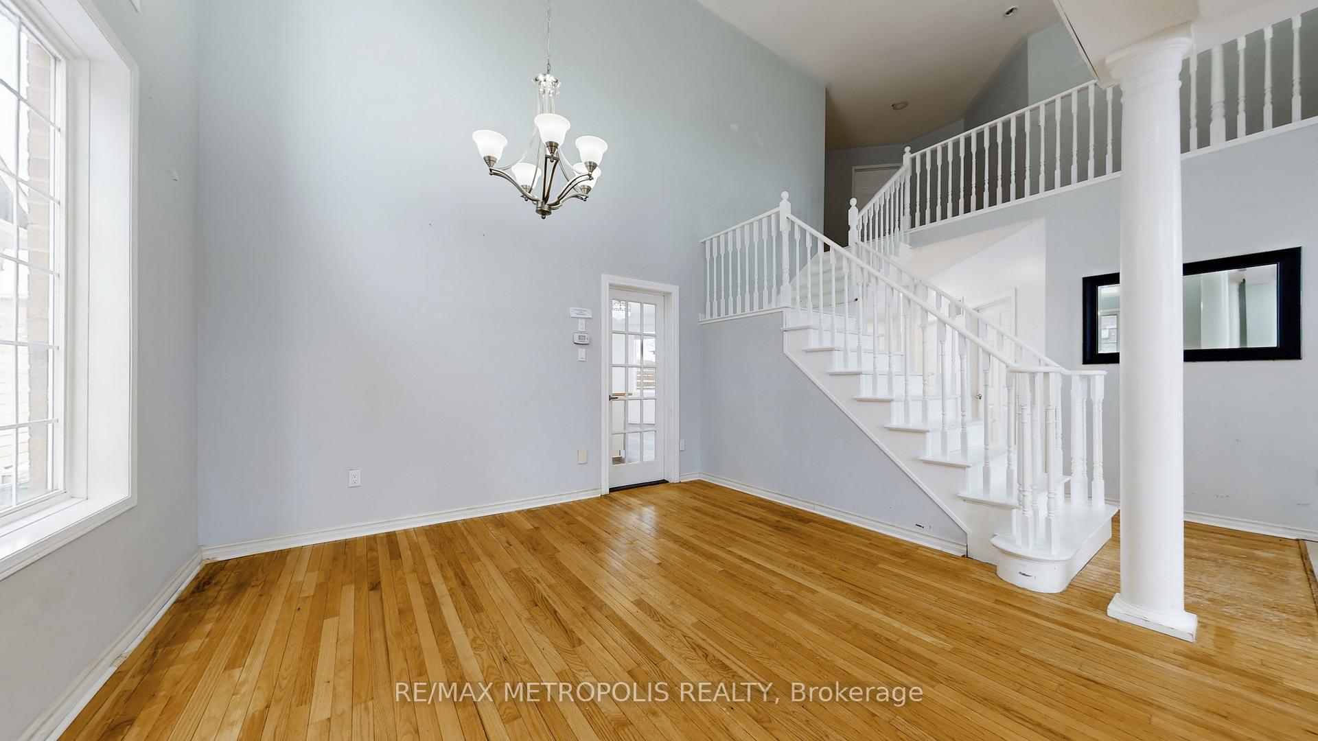 Photo 9 of 183 Valmont Court, Hamilton, Ancaster — HOMEH