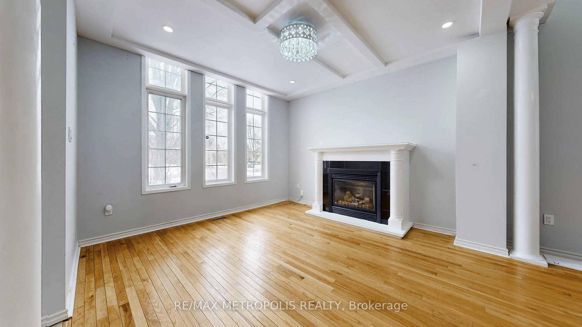 Photo 10 of 183 Valmont Court, Hamilton, Ancaster — HOMEH